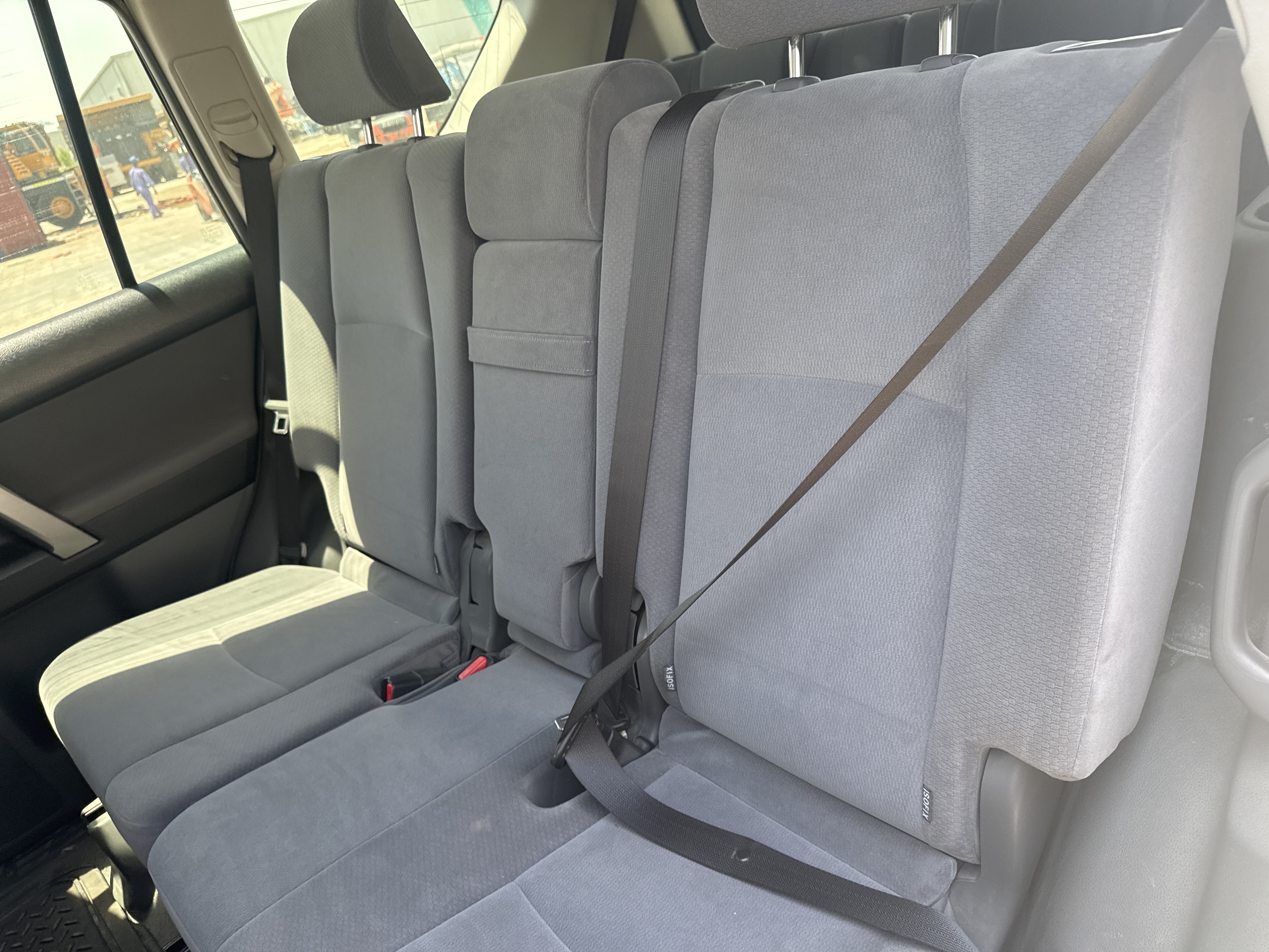 SUV-003-تويوتا-Land-Cruiser-Prado-المركبات-الرياضية-فحص-المظهر-الداخلي-أحزمة-الأمان-1