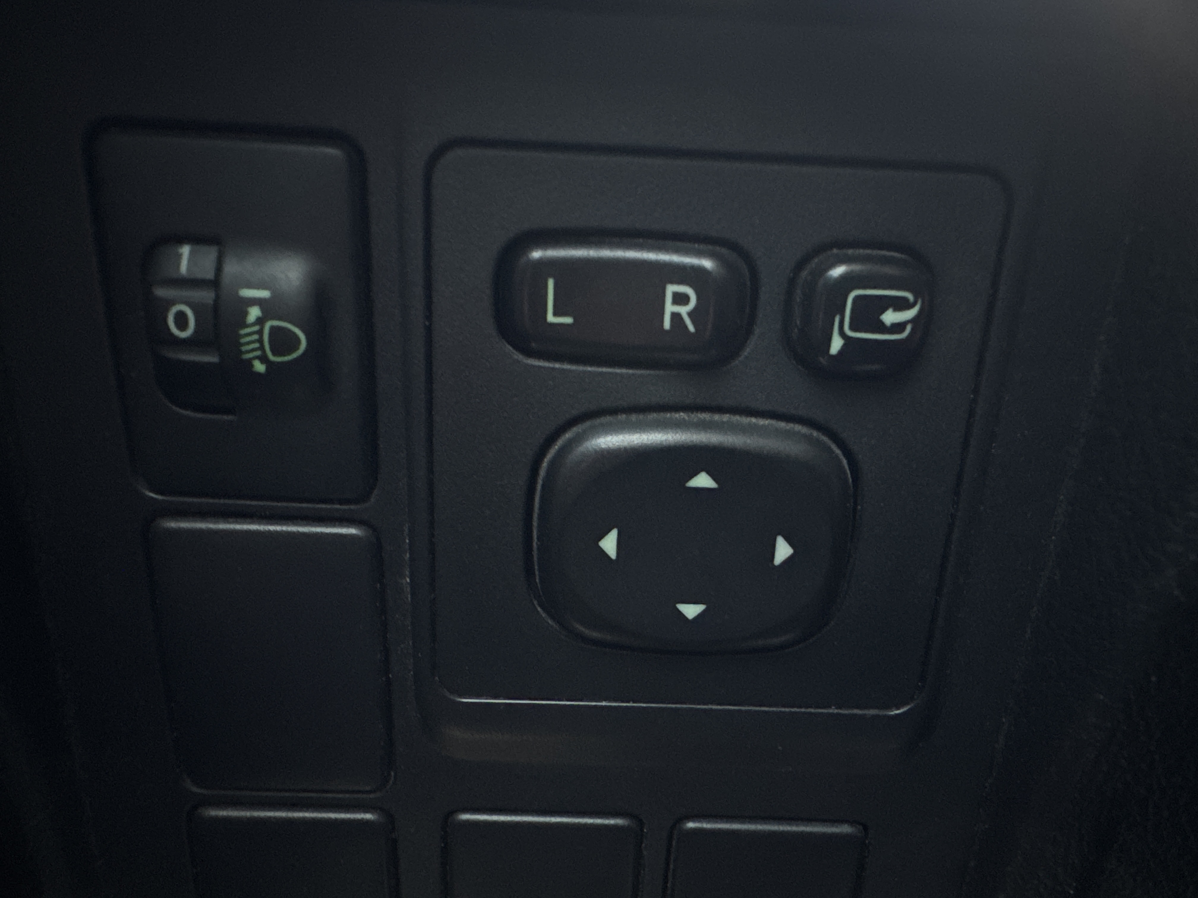 SUV-003-تويوتا-Land-Cruiser-Prado-المركبات-الرياضية-فحص-الإلكترونيات-مرايا-قابلة-للطي-كهربائياً-1