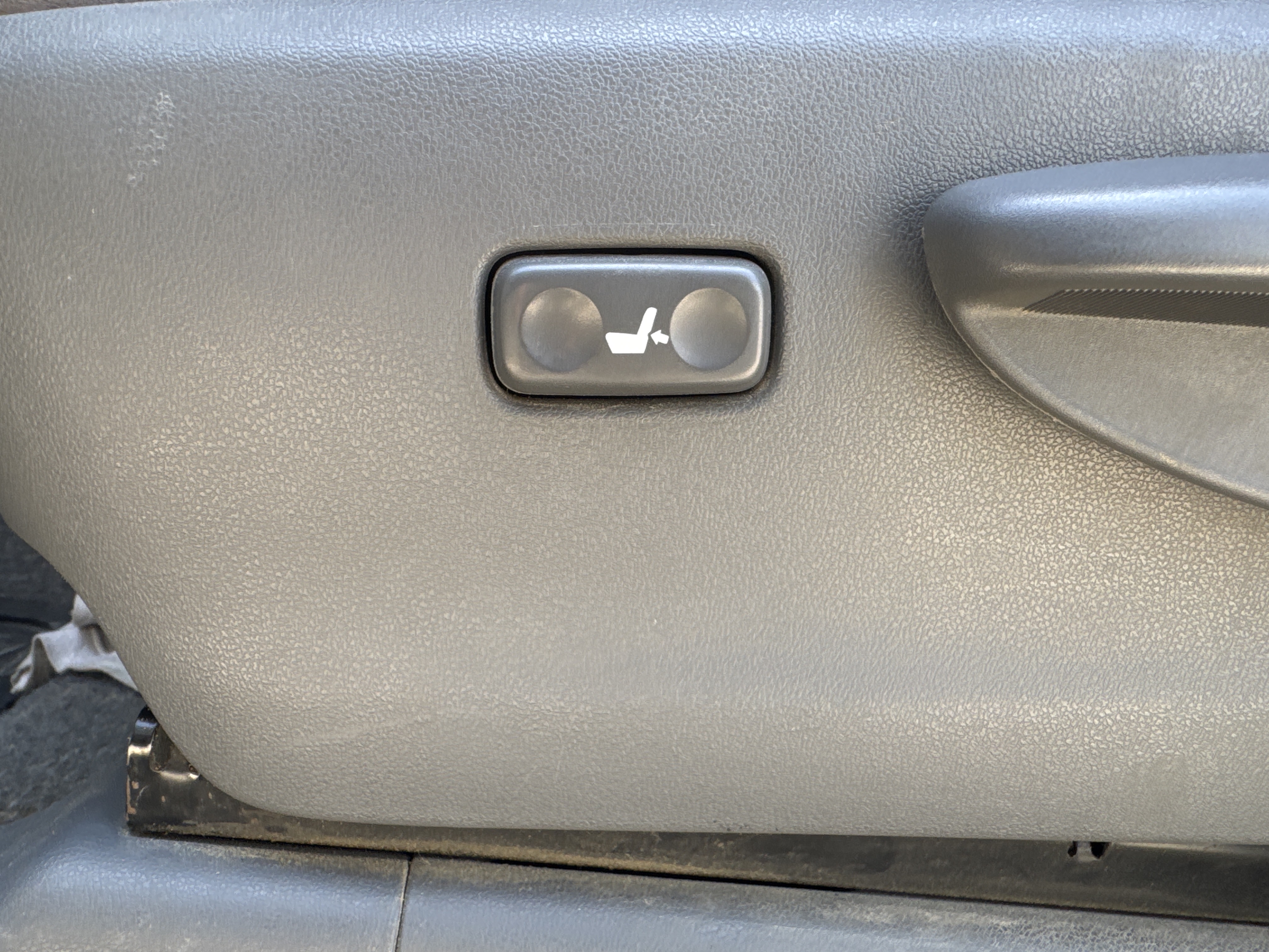 SUV-003-تويوتا-Land-Cruiser-Prado-المركبات-الرياضية-فحص-الإلكترونيات-المقاعد-الكهربائية-1