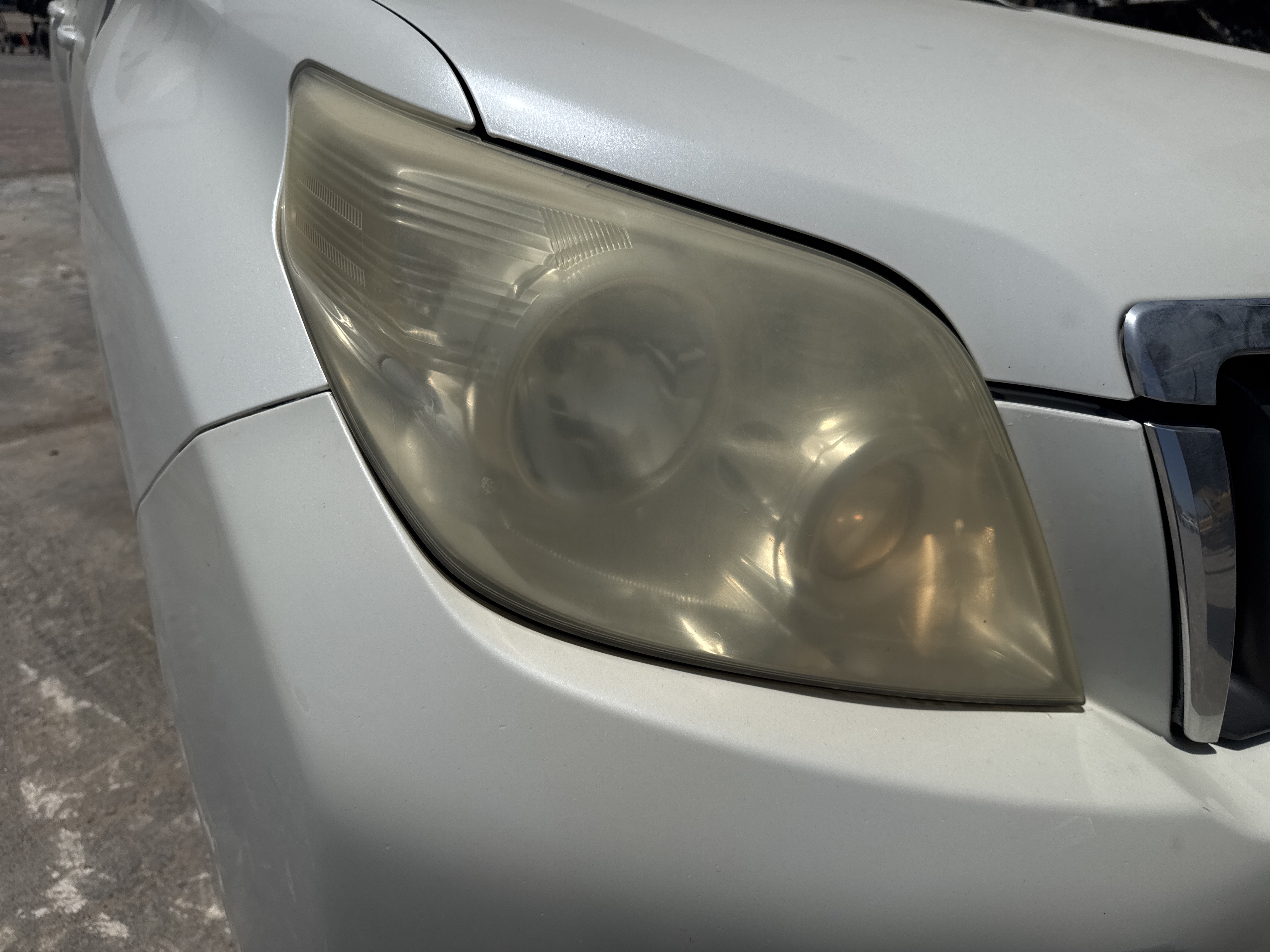 SUV-003-تويوتا-Land-Cruiser-Prado-المركبات-الرياضية-فحص-الإلكترونيات-المصابيح-الأمامية-1