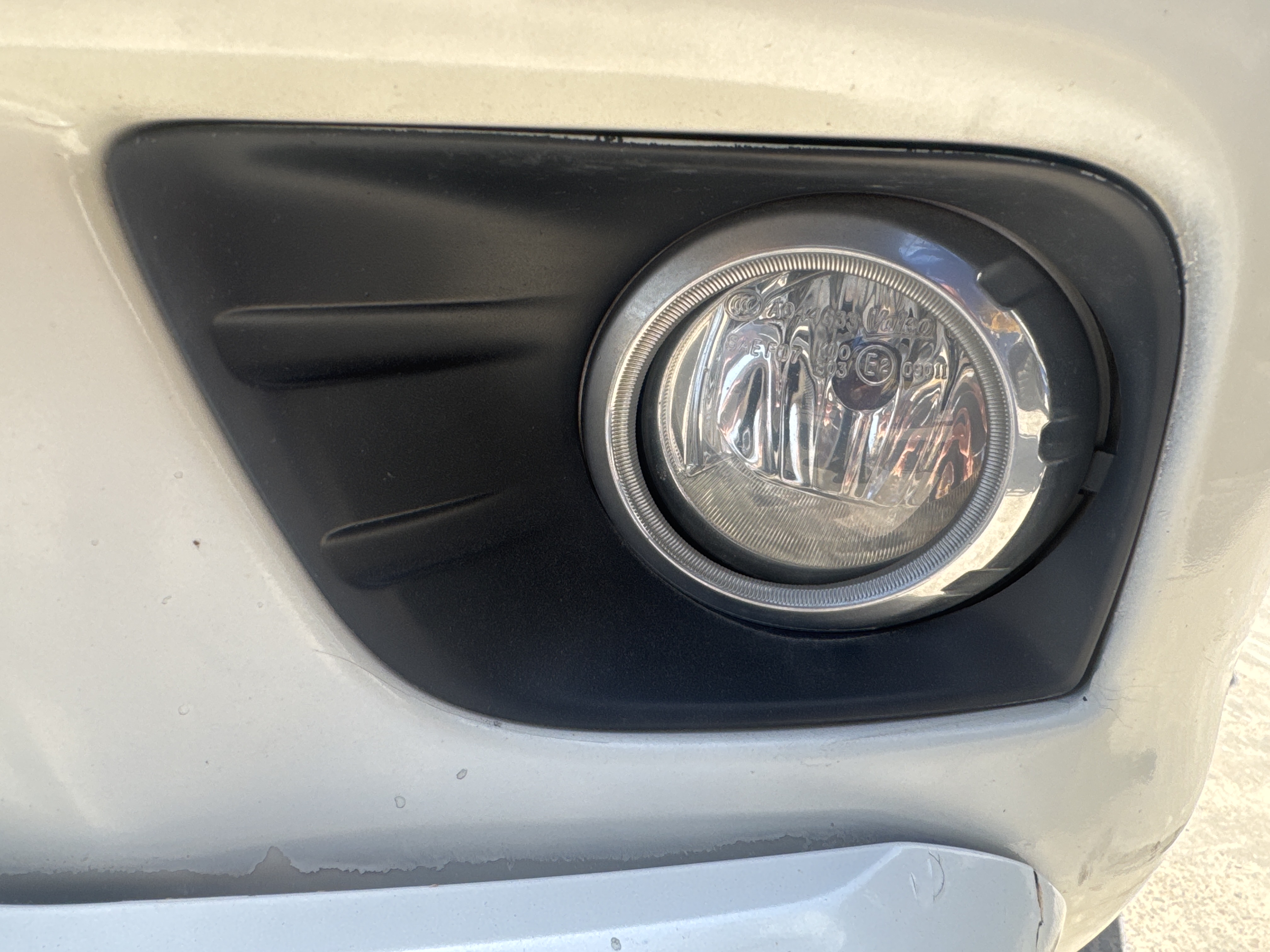 SUV-003-تويوتا-Land-Cruiser-Prado-المركبات-الرياضية-فحص-الإلكترونيات-مصابيح-الضباب-1