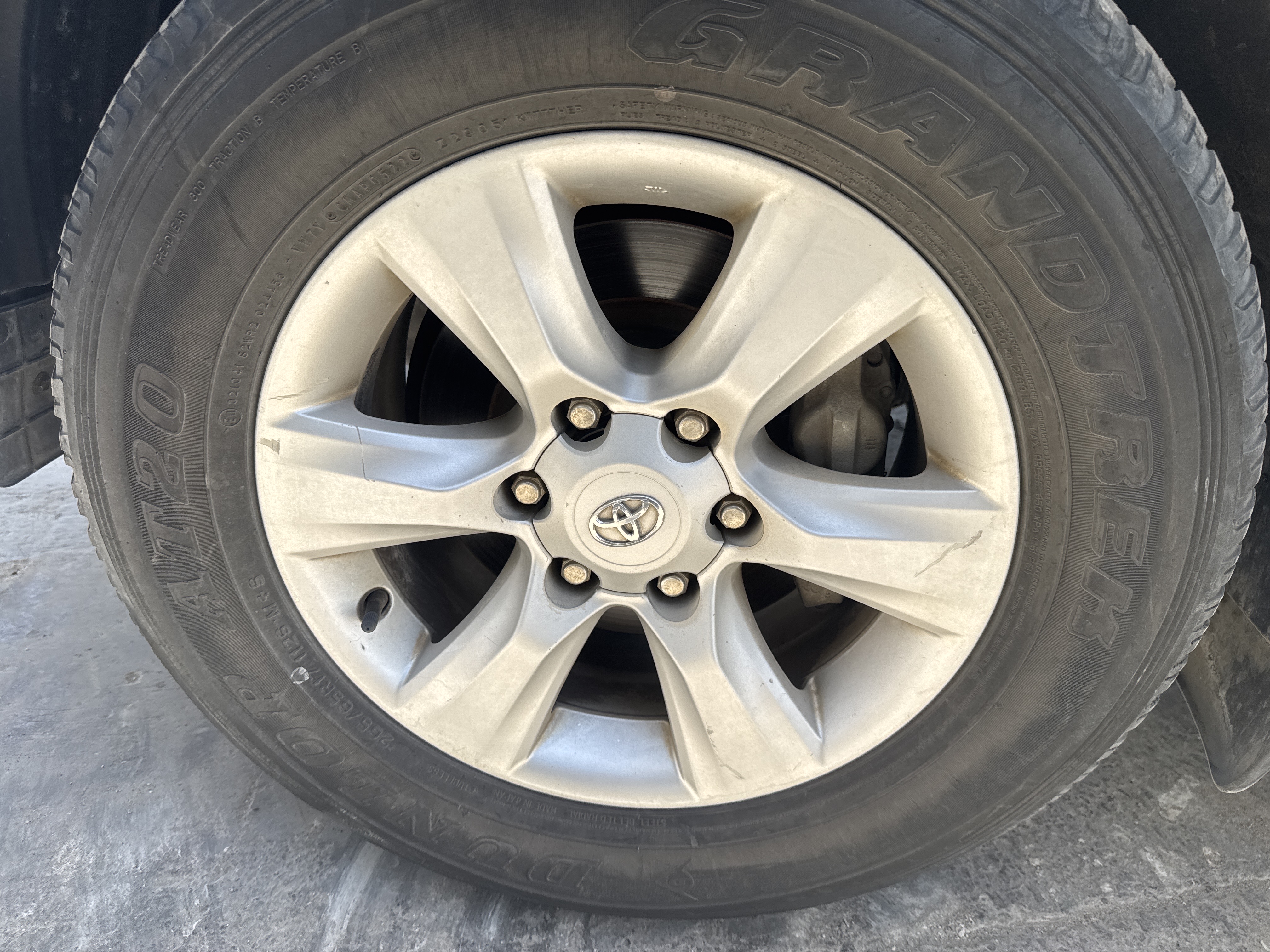 SUV-003-تويوتا-Land-Cruiser-Prado-المركبات-الرياضية-فحص-الهيكل-الجنط-الأمامي-الأيسر-/-الرنج-1