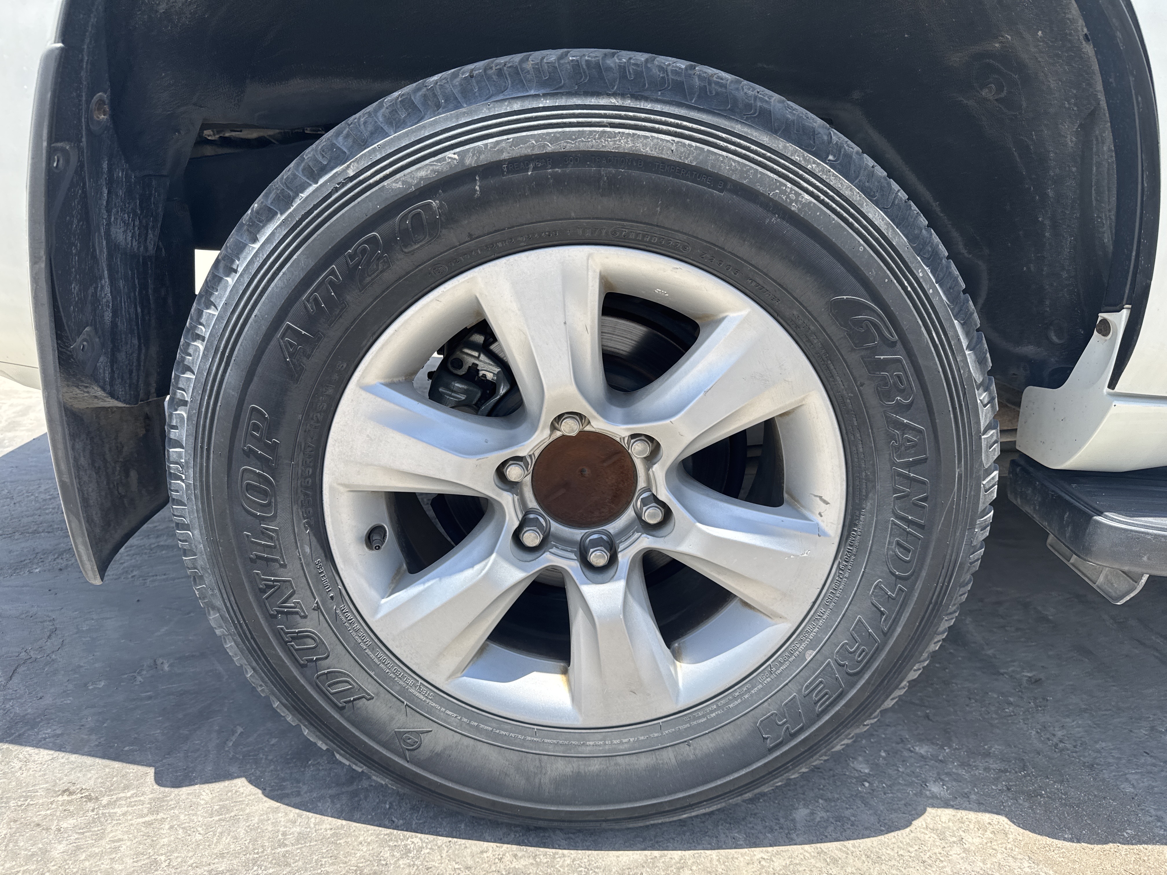 SUV-003-تويوتا-Land-Cruiser-Prado-المركبات-الرياضية-فحص-الهيكل-الجنط-الخلفي-الأيمن-/-الرنج-1