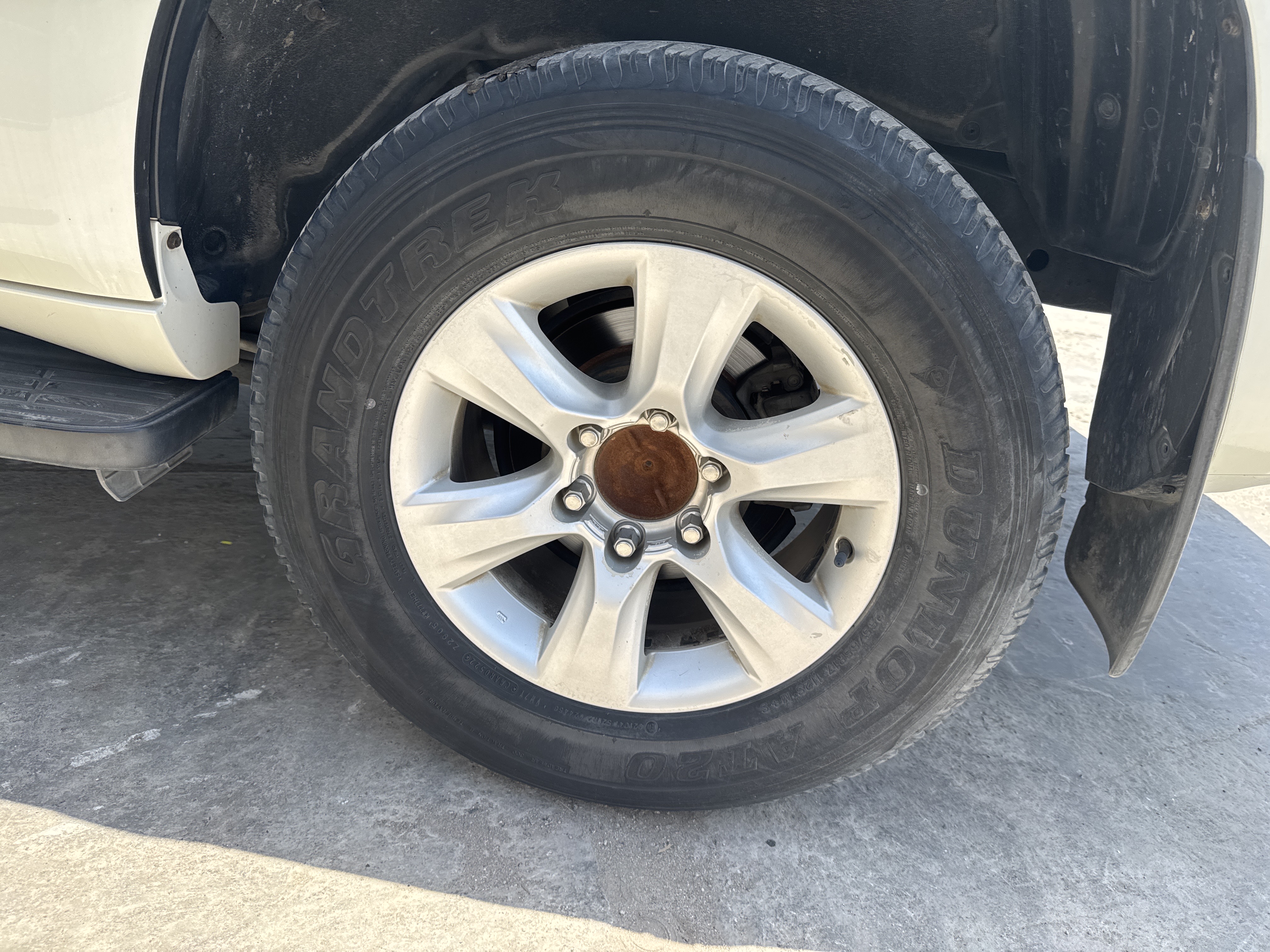 SUV-003-تويوتا-Land-Cruiser-Prado-المركبات-الرياضية-فحص-الهيكل-الجنط-الخلفي-الأيسر-/-الرنج-1