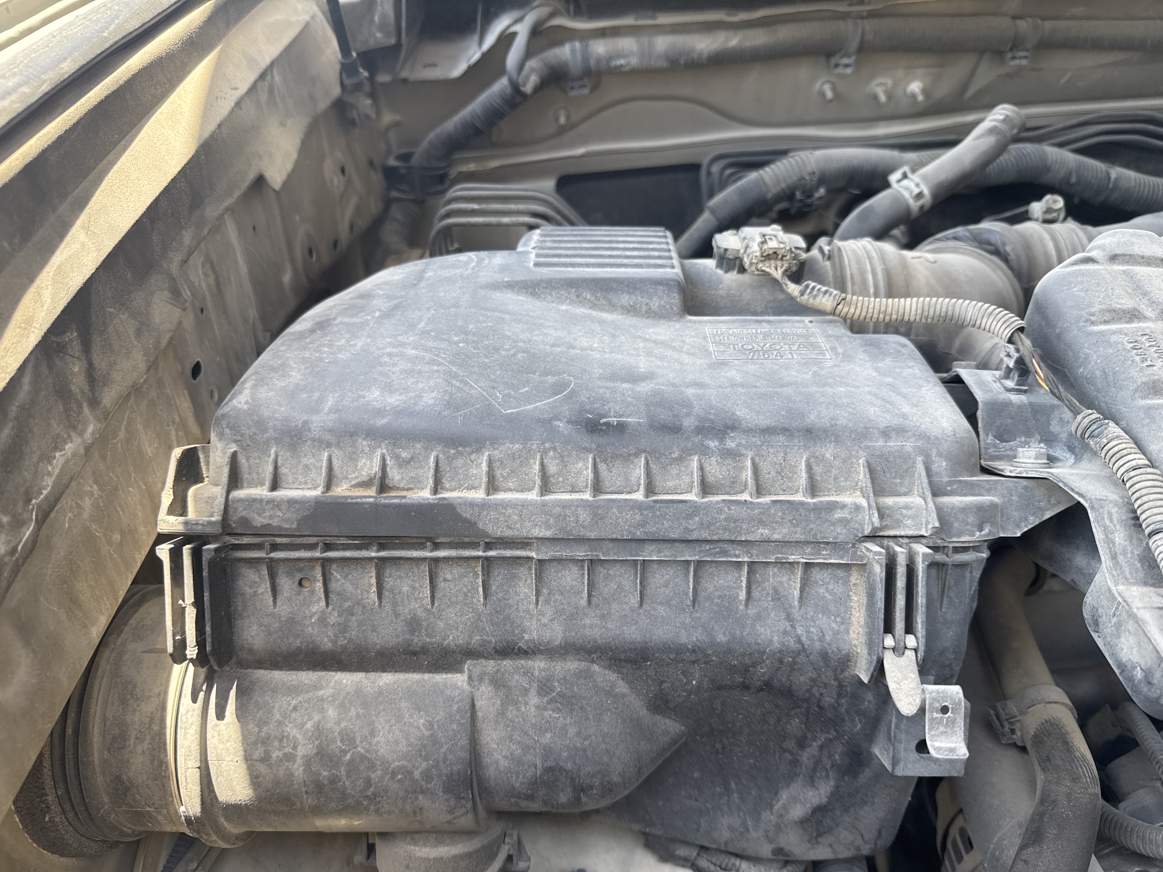 SUV-003-تويوتا-Land-Cruiser-Prado-المركبات-الرياضية-فحص-المحرك-نظام-سحب-الهواء-1