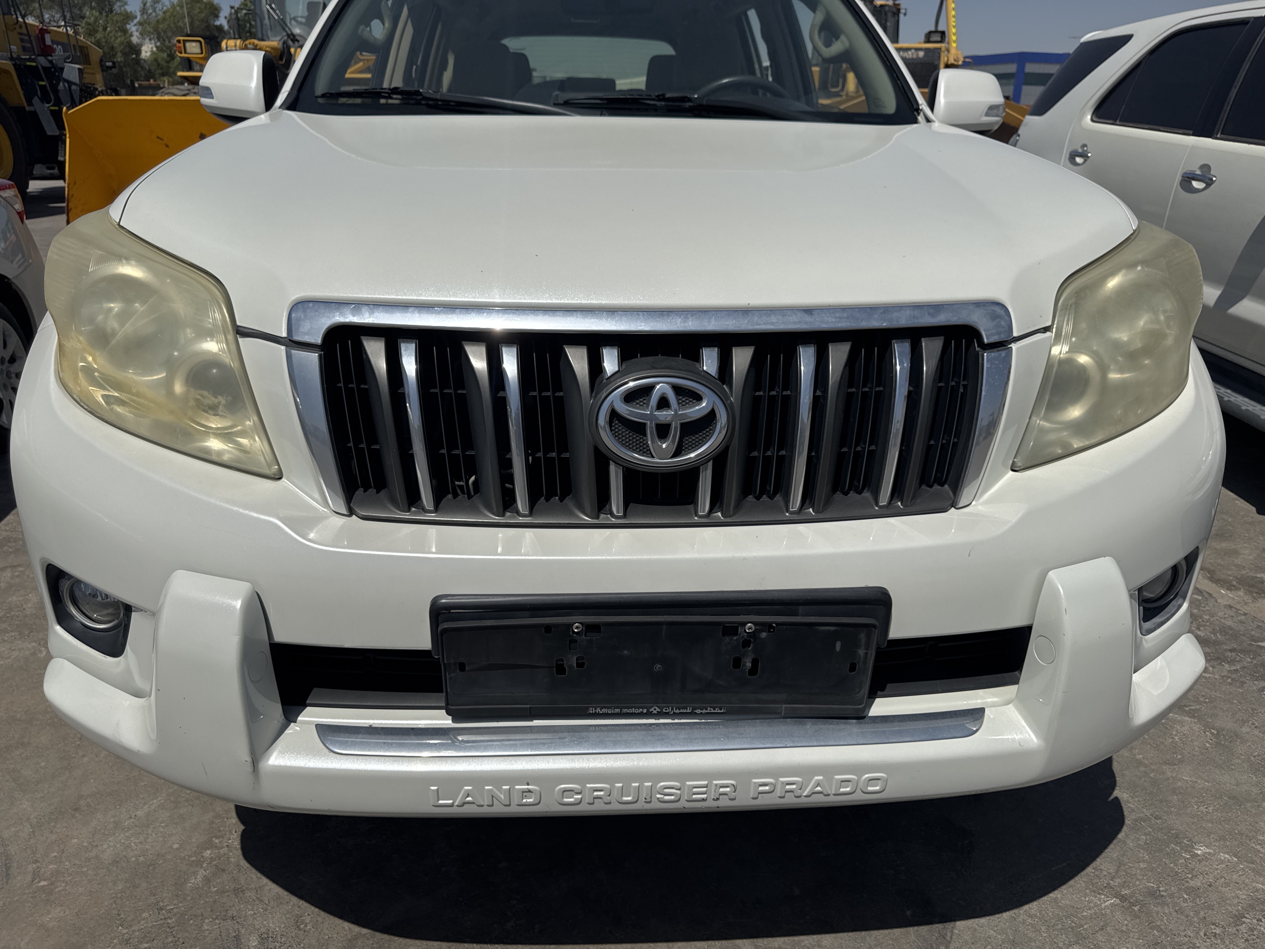 SUV-004-تويوتا-Land-Cruiser-Prado-المركبات-الرياضية-فحص-المظهر-الخارجي-الشبكة-الأمامية-والمصد-2