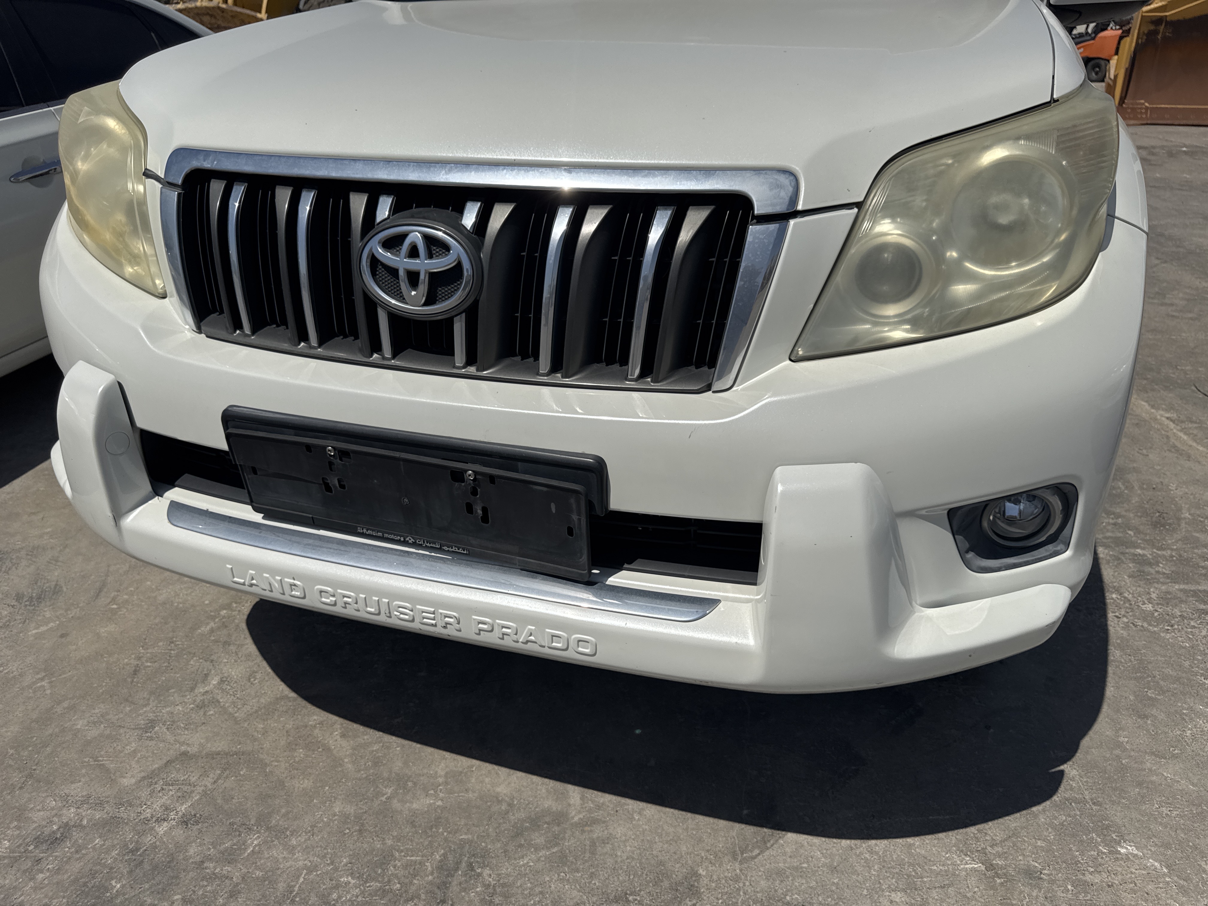 SUV-004-تويوتا-Land-Cruiser-Prado-المركبات-الرياضية-فحص-المظهر-الخارجي-الشبكة-الأمامية-والمصد-3