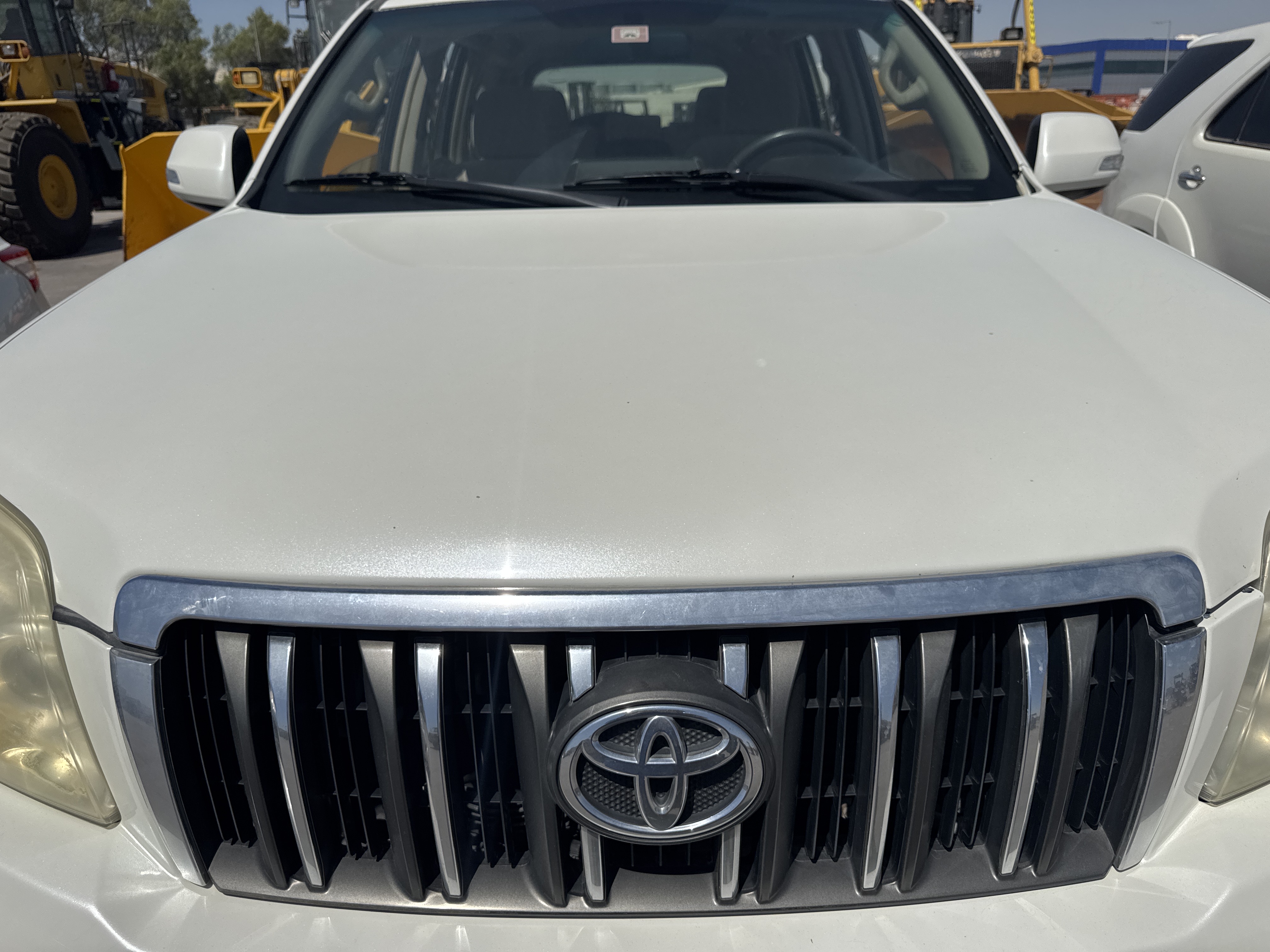 SUV-004-تويوتا-Land-Cruiser-Prado-المركبات-الرياضية-فحص-المظهر-الخارجي-غطاء-المحرك-1