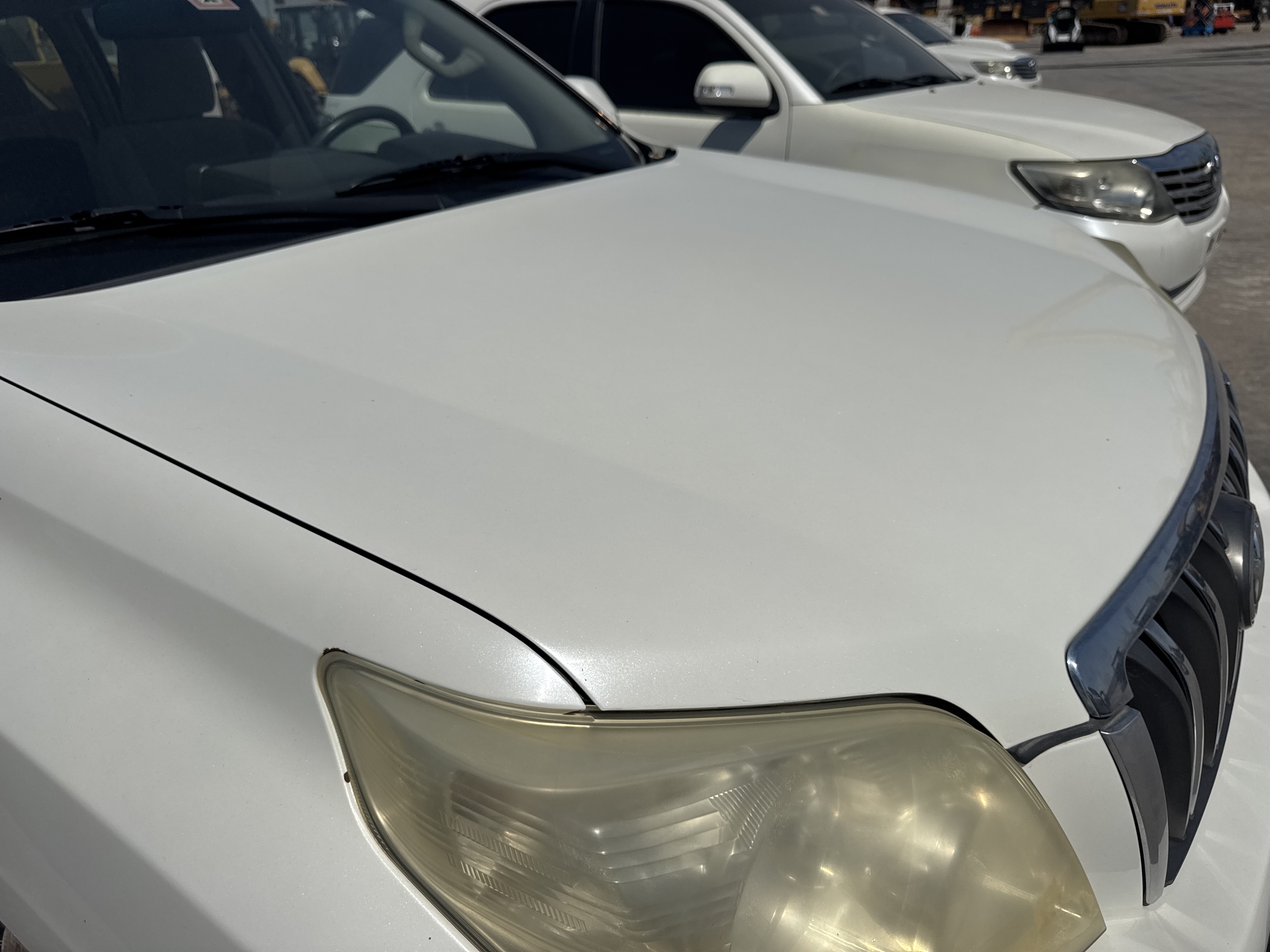 SUV-004-تويوتا-Land-Cruiser-Prado-المركبات-الرياضية-فحص-المظهر-الخارجي-غطاء-المحرك-1