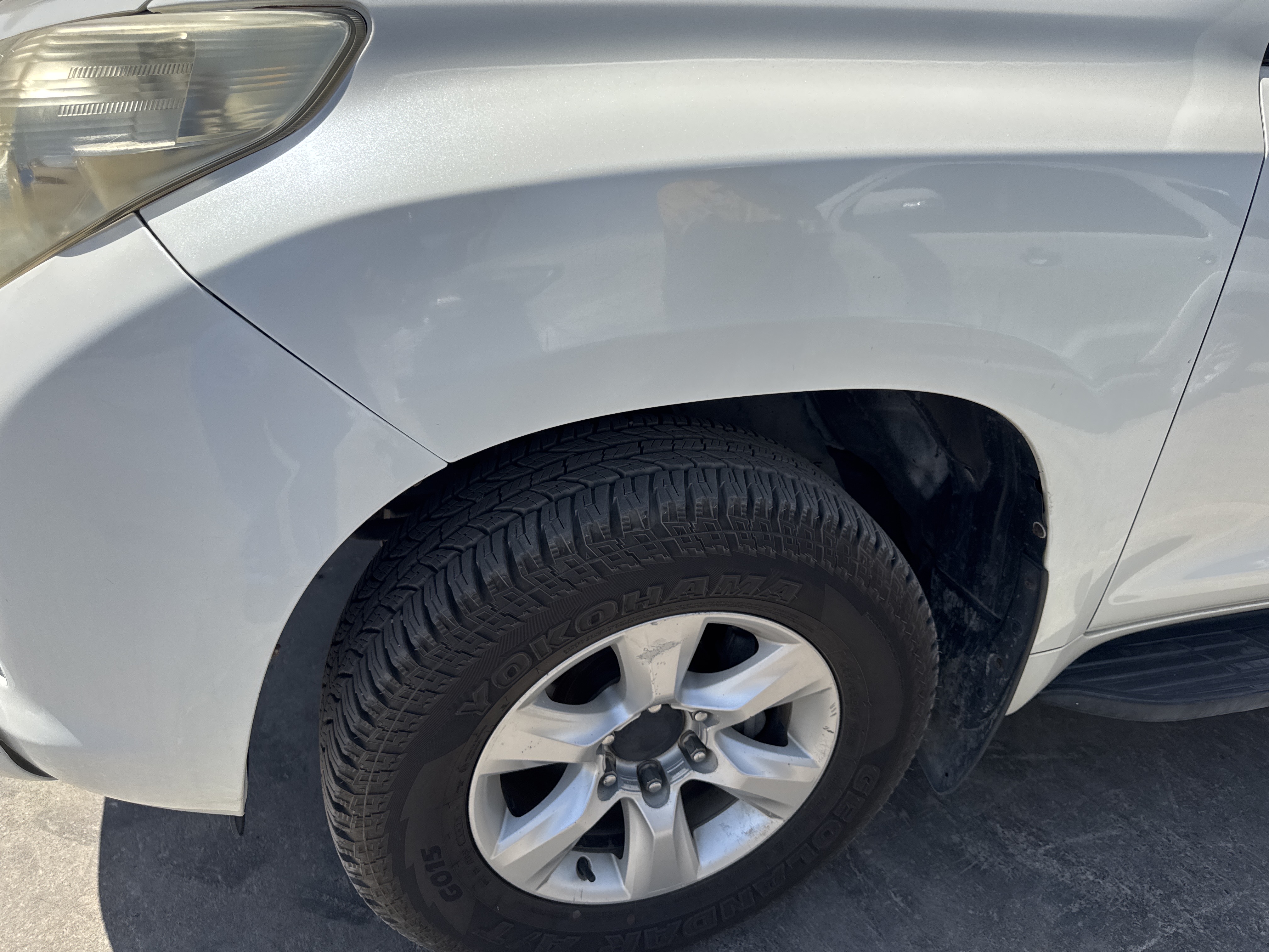 SUV-004-تويوتا-Land-Cruiser-Prado-المركبات-الرياضية-فحص-المظهر-الخارجي-الرفرف-الأمامي-الأيسر-1