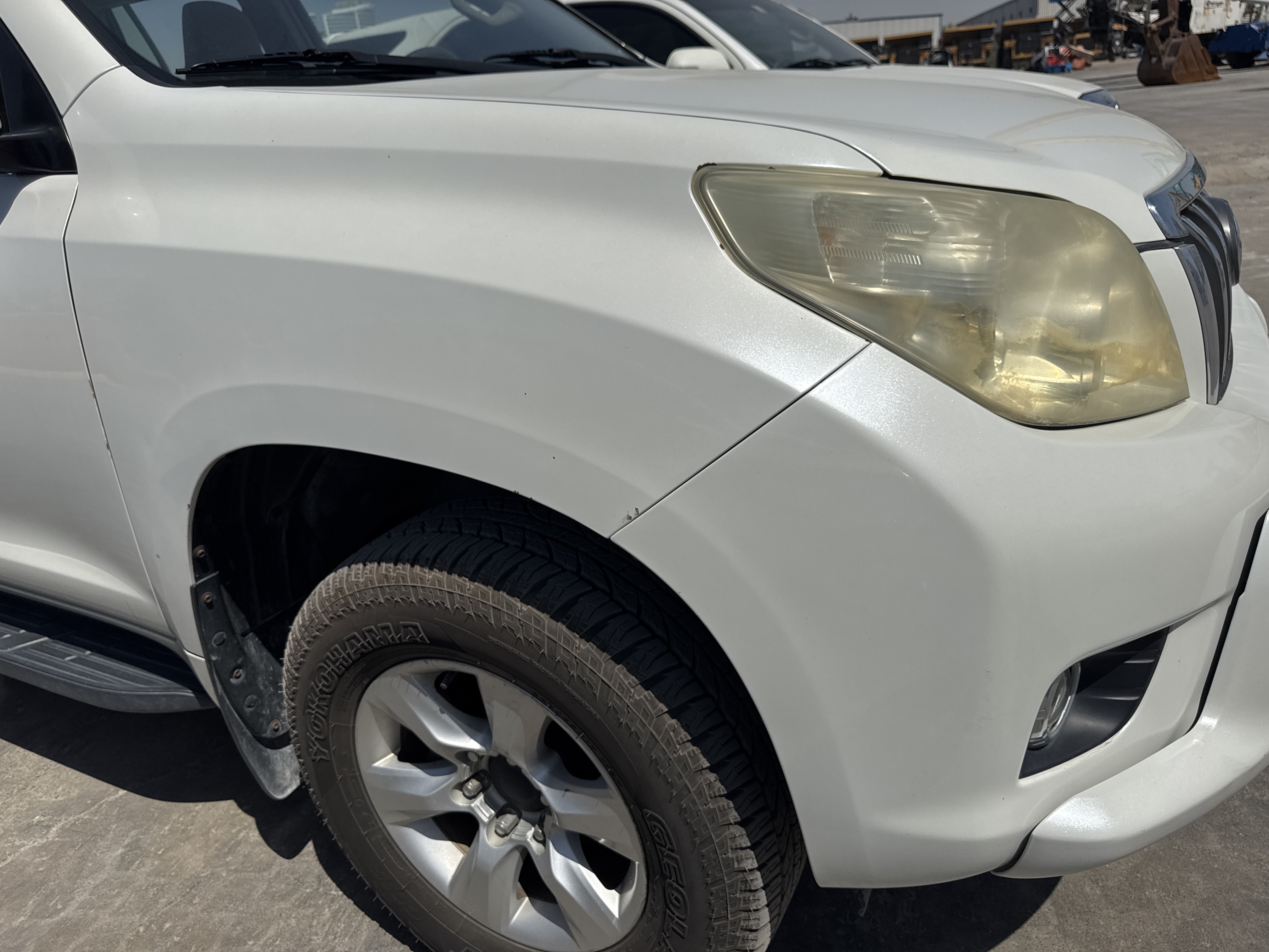 SUV-004-تويوتا-Land-Cruiser-Prado-المركبات-الرياضية-فحص-المظهر-الخارجي-الرفرف-الأمامي-الأيمن-1