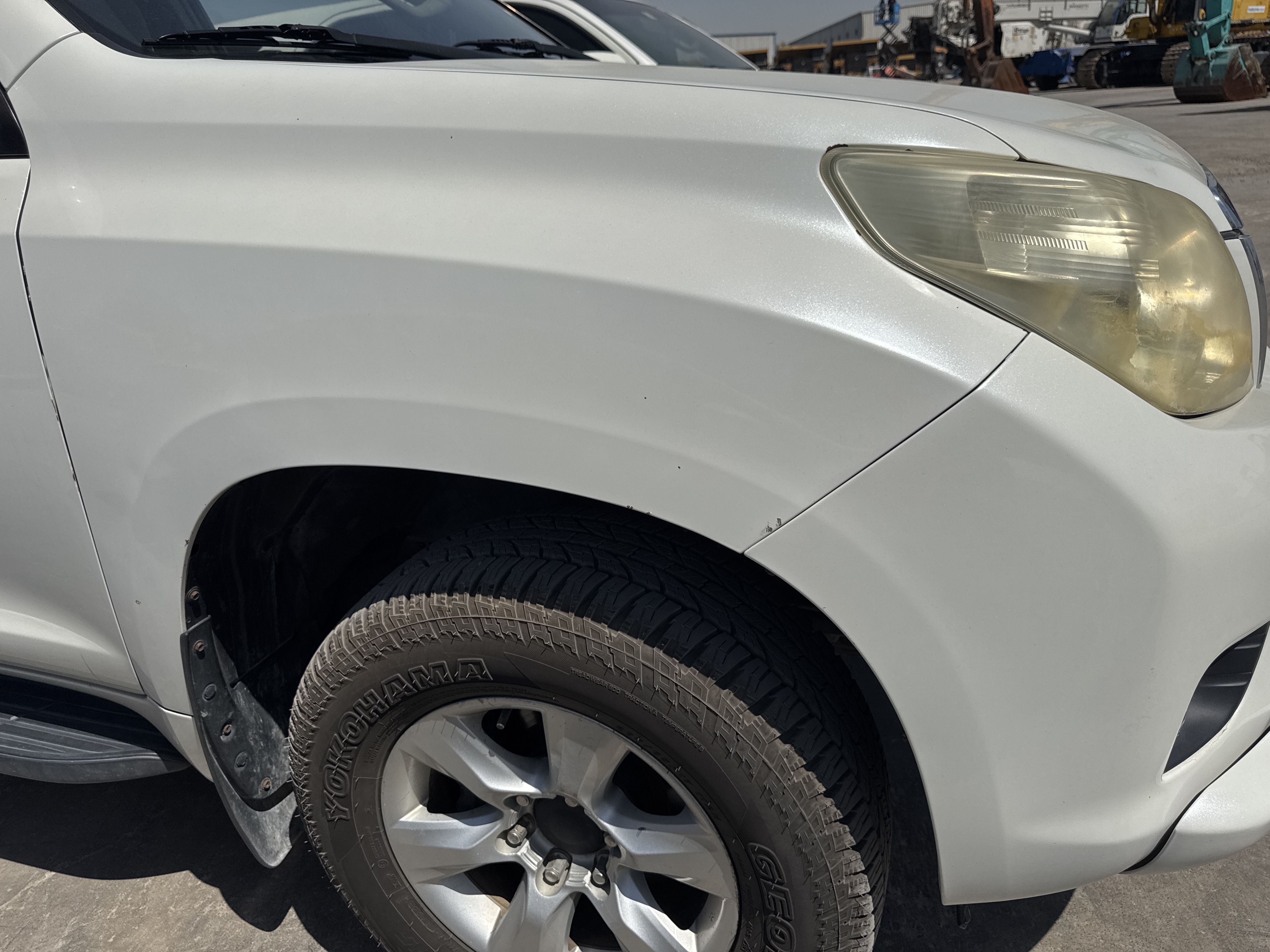 SUV-004-تويوتا-Land-Cruiser-Prado-المركبات-الرياضية-فحص-المظهر-الخارجي-الرفرف-الأمامي-الأيمن-1