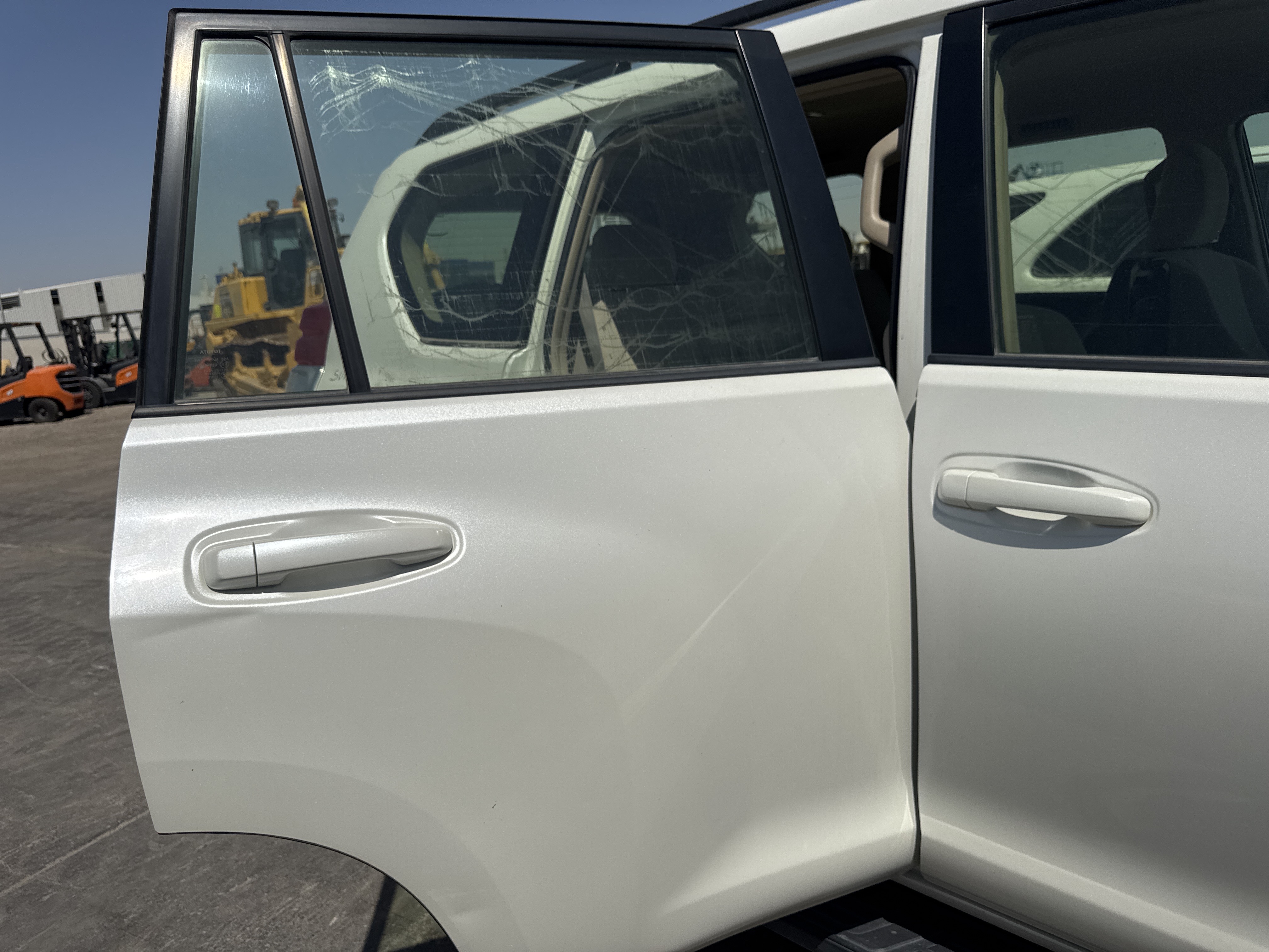 SUV-004-تويوتا-Land-Cruiser-Prado-المركبات-الرياضية-فحص-المظهر-الخارجي-الباب-الخلفي-الأيمن-1