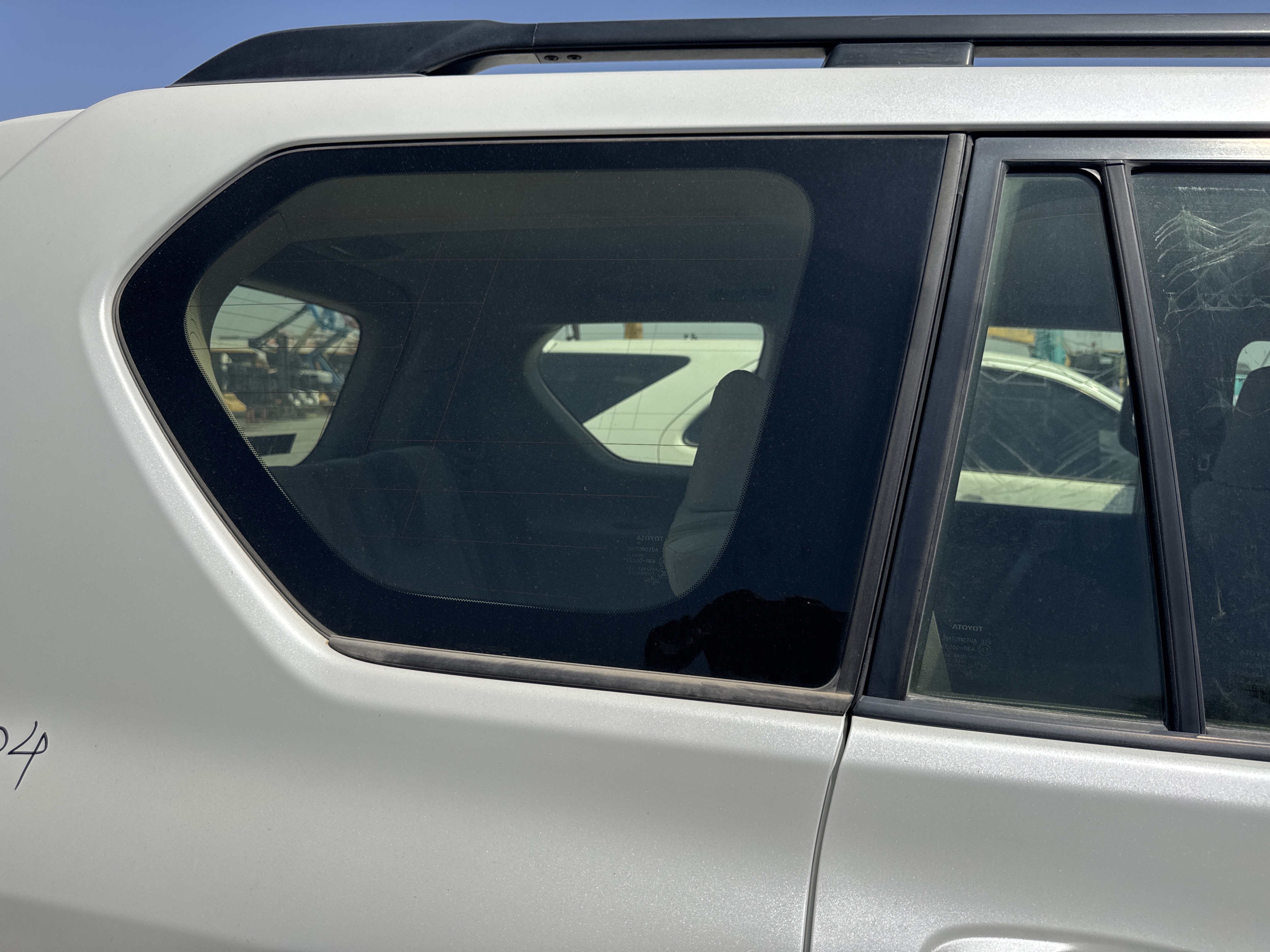SUV-004-تويوتا-Land-Cruiser-Prado-المركبات-الرياضية-فحص-المظهر-الخارجي-الرفرف-الخلفي-الأيمن-1