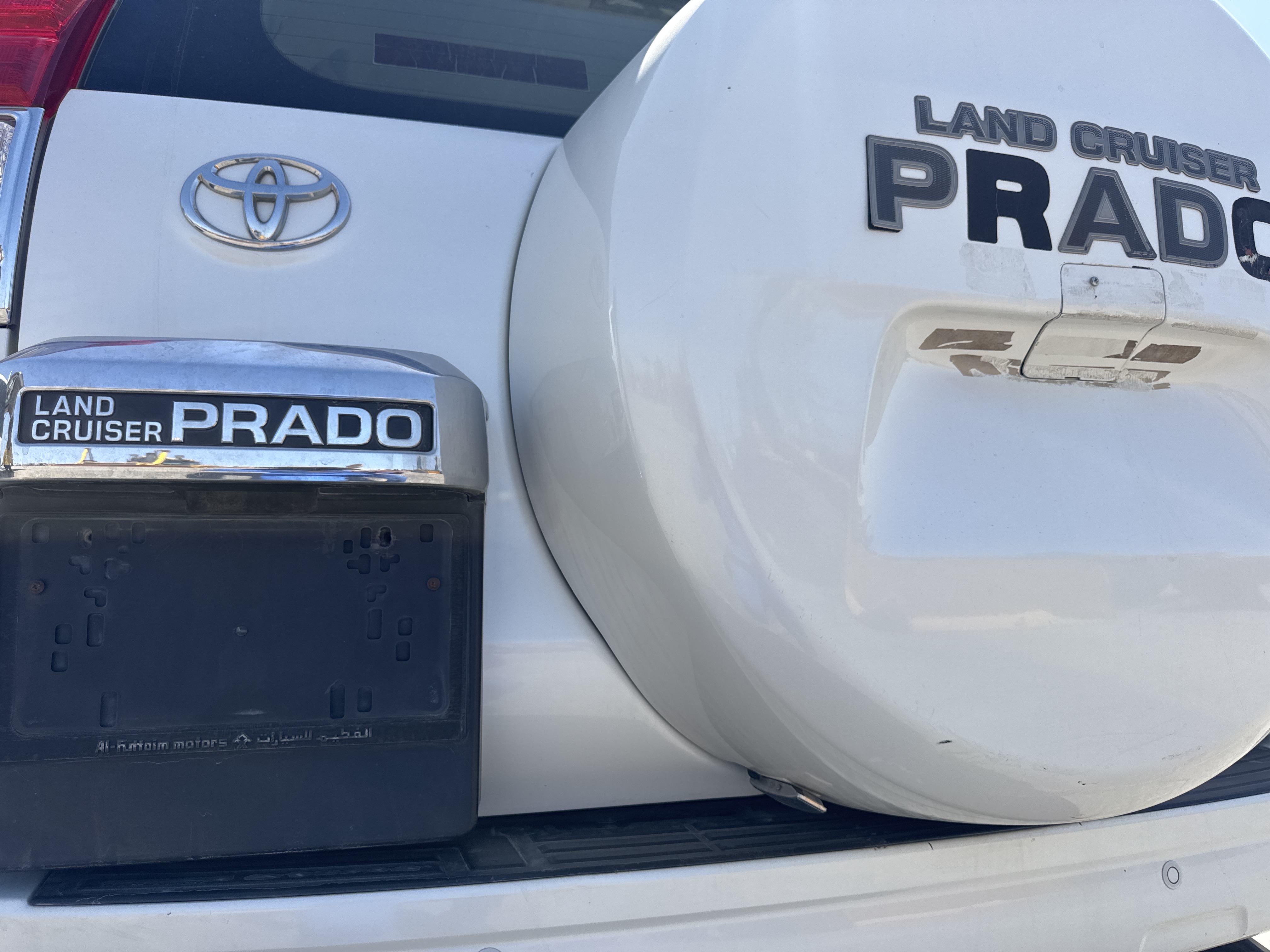 SUV-004-تويوتا-Land-Cruiser-Prado-المركبات-الرياضية-فحص-المظهر-الخارجي-باب-صندوق-السيارة-2