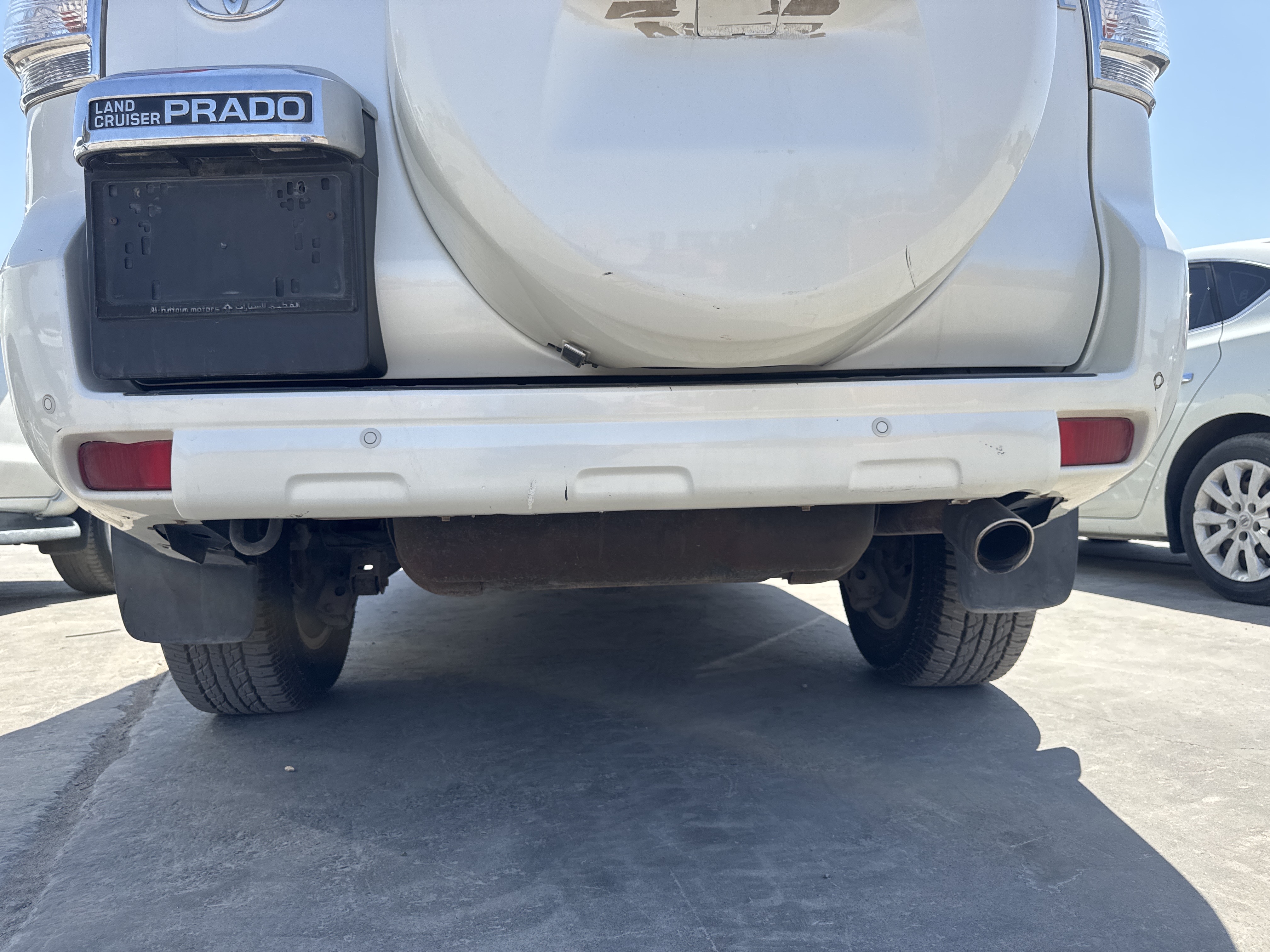 SUV-004-تويوتا-Land-Cruiser-Prado-المركبات-الرياضية-فحص-المظهر-الخارجي-المصد-الخلفي-1