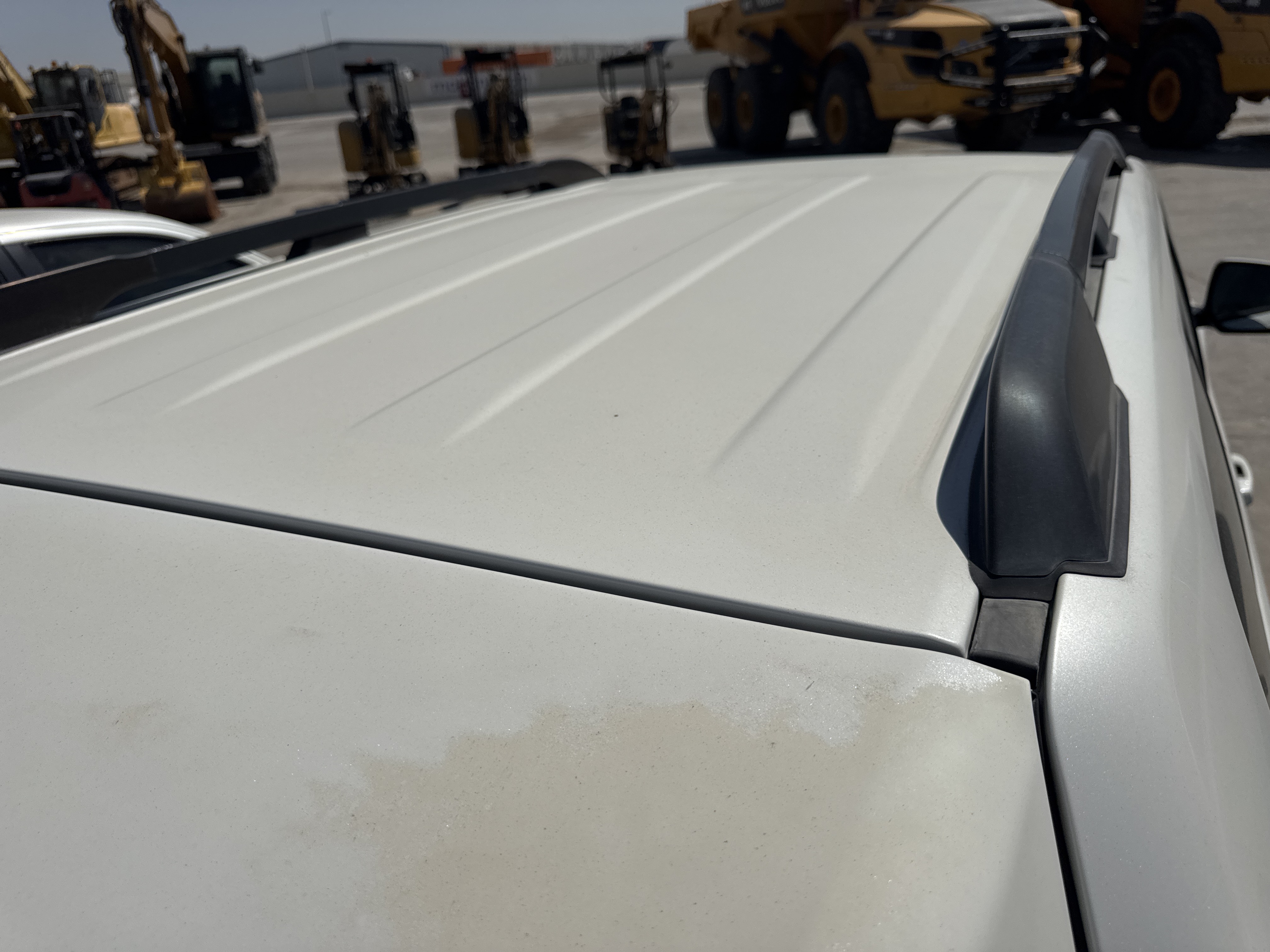 SUV-004-تويوتا-Land-Cruiser-Prado-المركبات-الرياضية-فحص-المظهر-الخارجي-سقف-السيارة-1