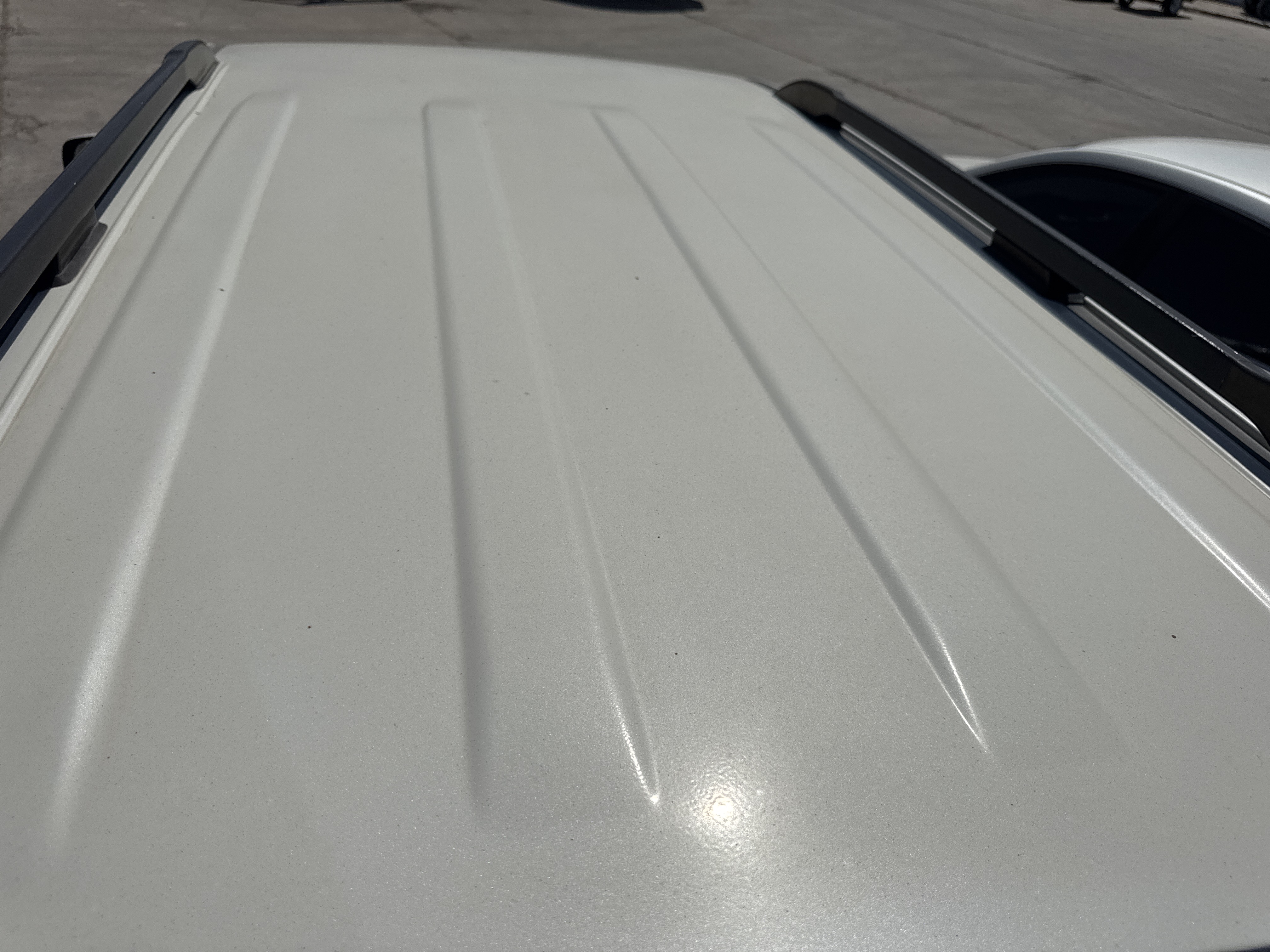 SUV-004-تويوتا-Land-Cruiser-Prado-المركبات-الرياضية-فحص-المظهر-الخارجي-سقف-السيارة-1