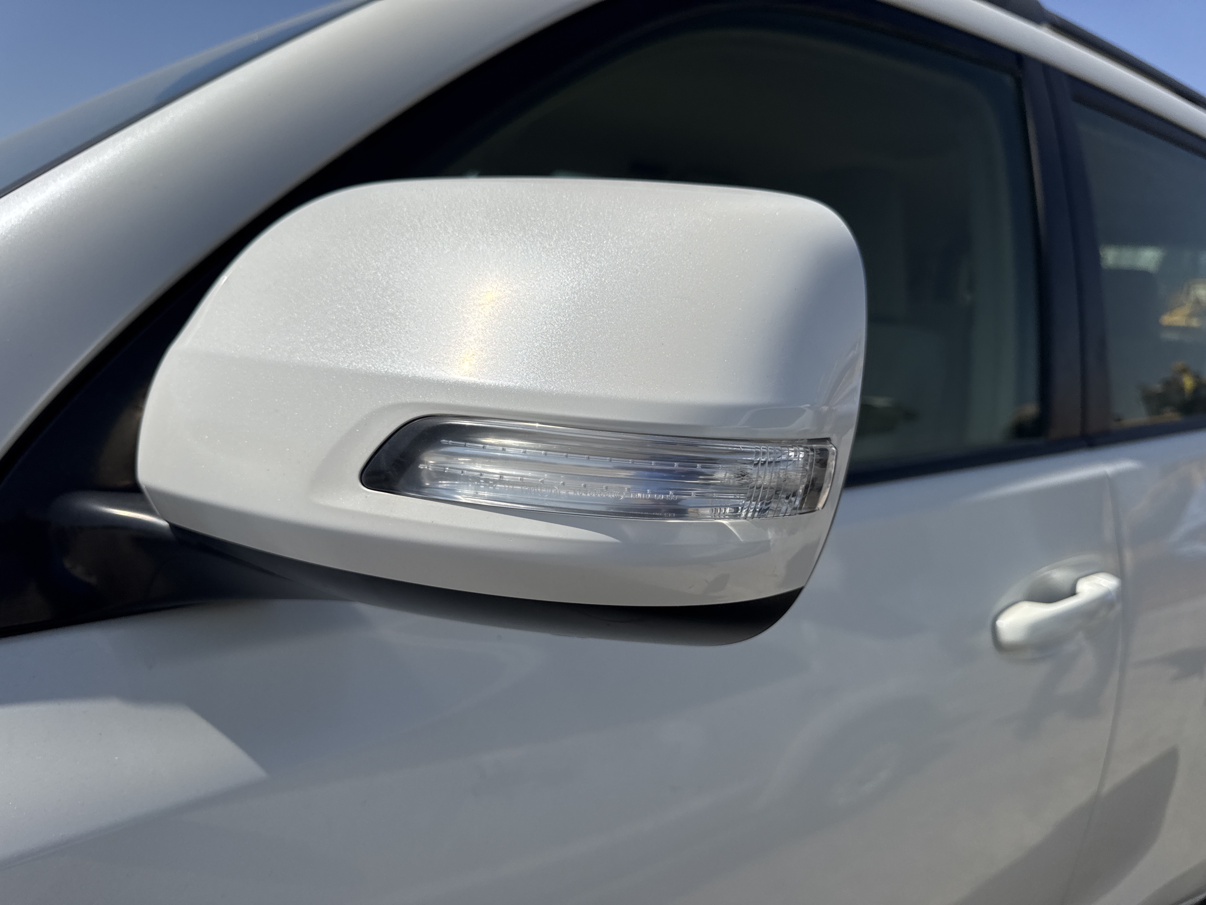 SUV-004-تويوتا-Land-Cruiser-Prado-المركبات-الرياضية-فحص-المظهر-الخارجي-المراية-الجانبية-اليسار-1
