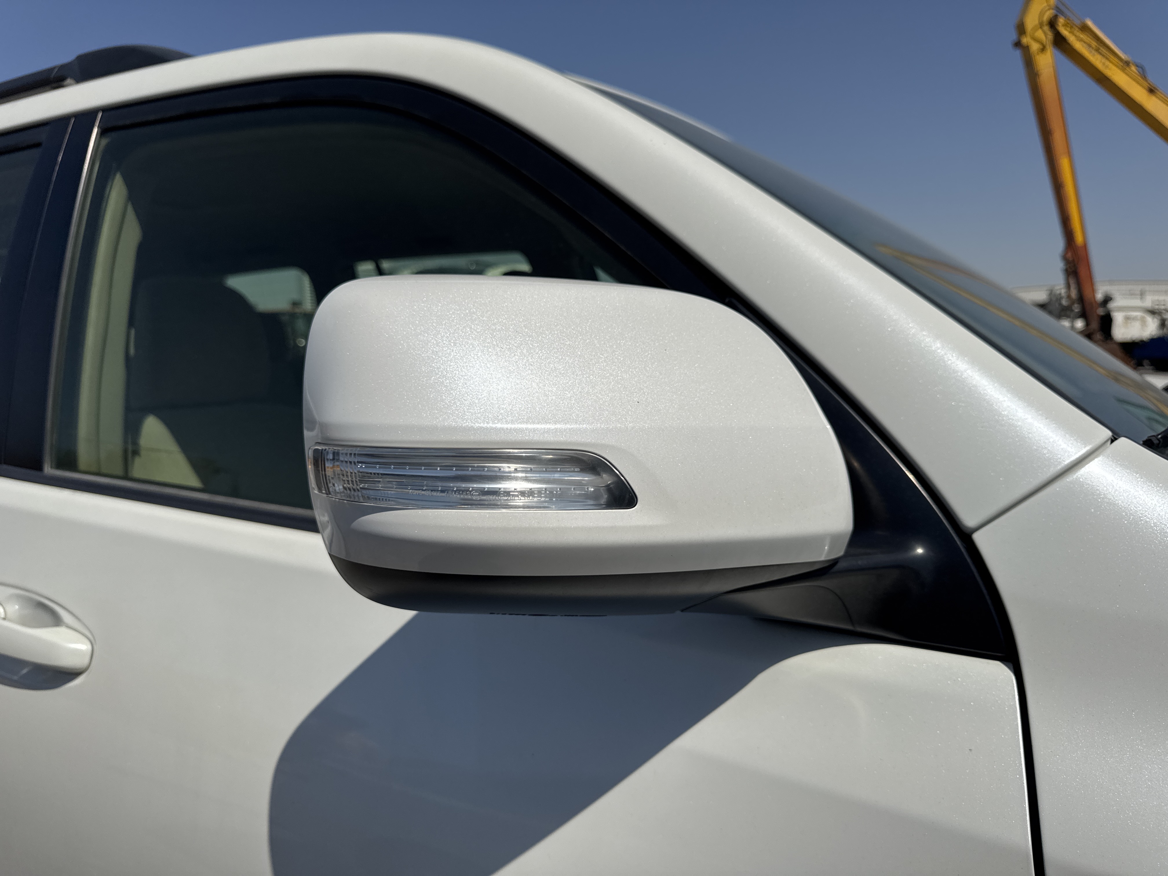 SUV-004-تويوتا-Land-Cruiser-Prado-المركبات-الرياضية-فحص-المظهر-الخارجي-المراية-الجانبية-اليمين-1