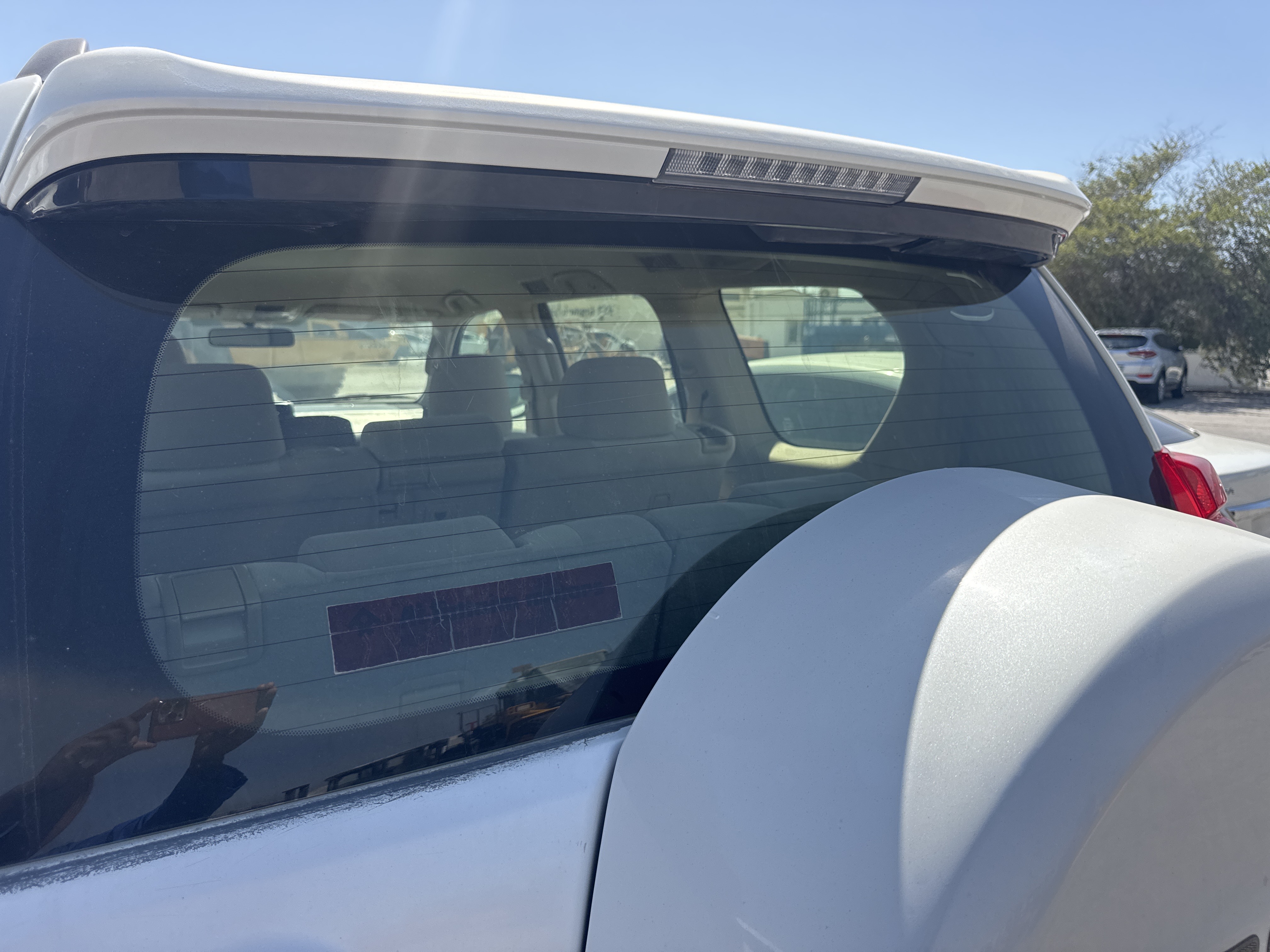 SUV-004-تويوتا-Land-Cruiser-Prado-المركبات-الرياضية-فحص-المظهر-الخارجي-الزجاج-الخلفي-1