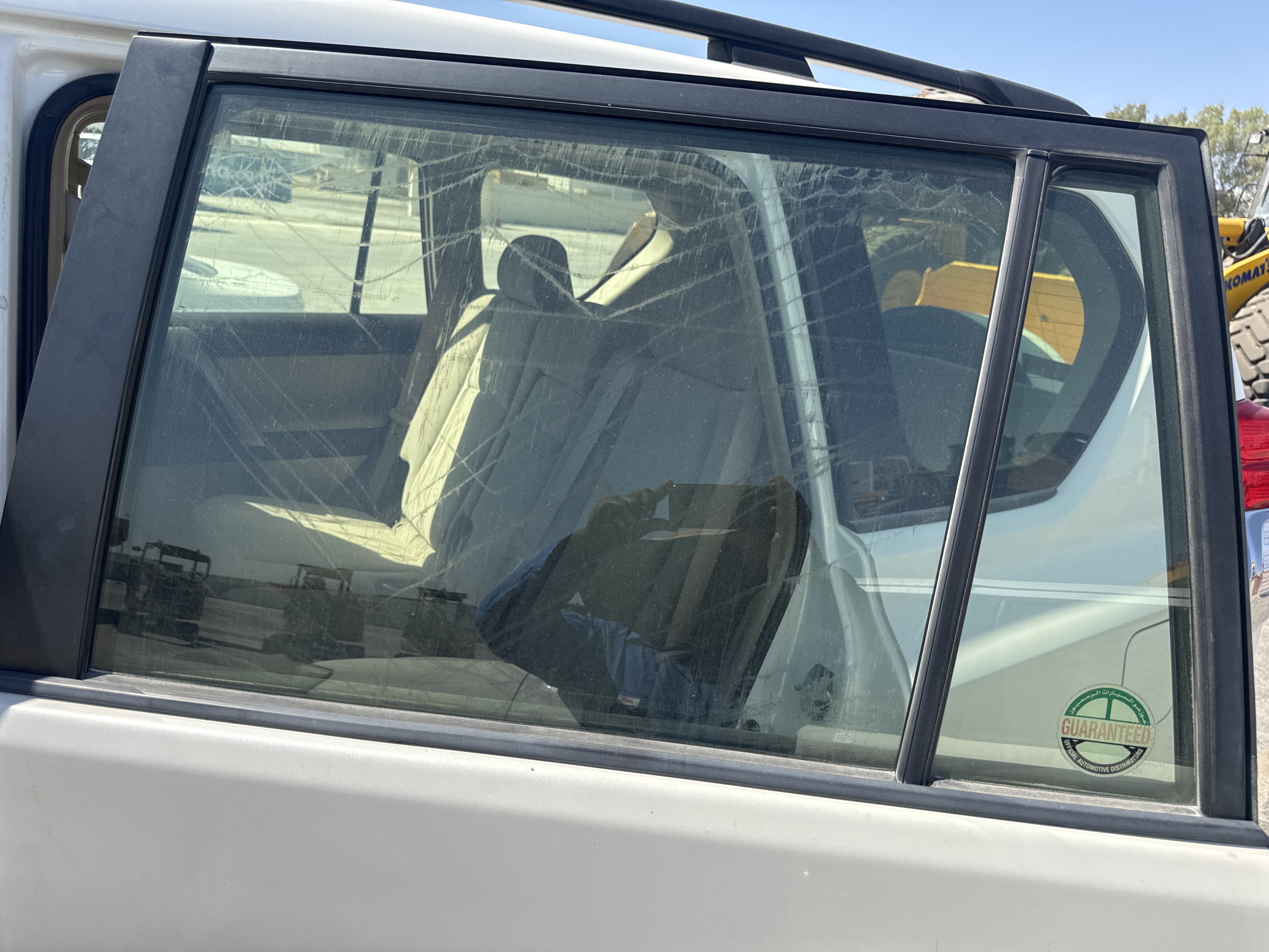 SUV-004-تويوتا-Land-Cruiser-Prado-المركبات-الرياضية-فحص-المظهر-الخارجي-زجاج-الباب-الخلفي-الأيسر-1