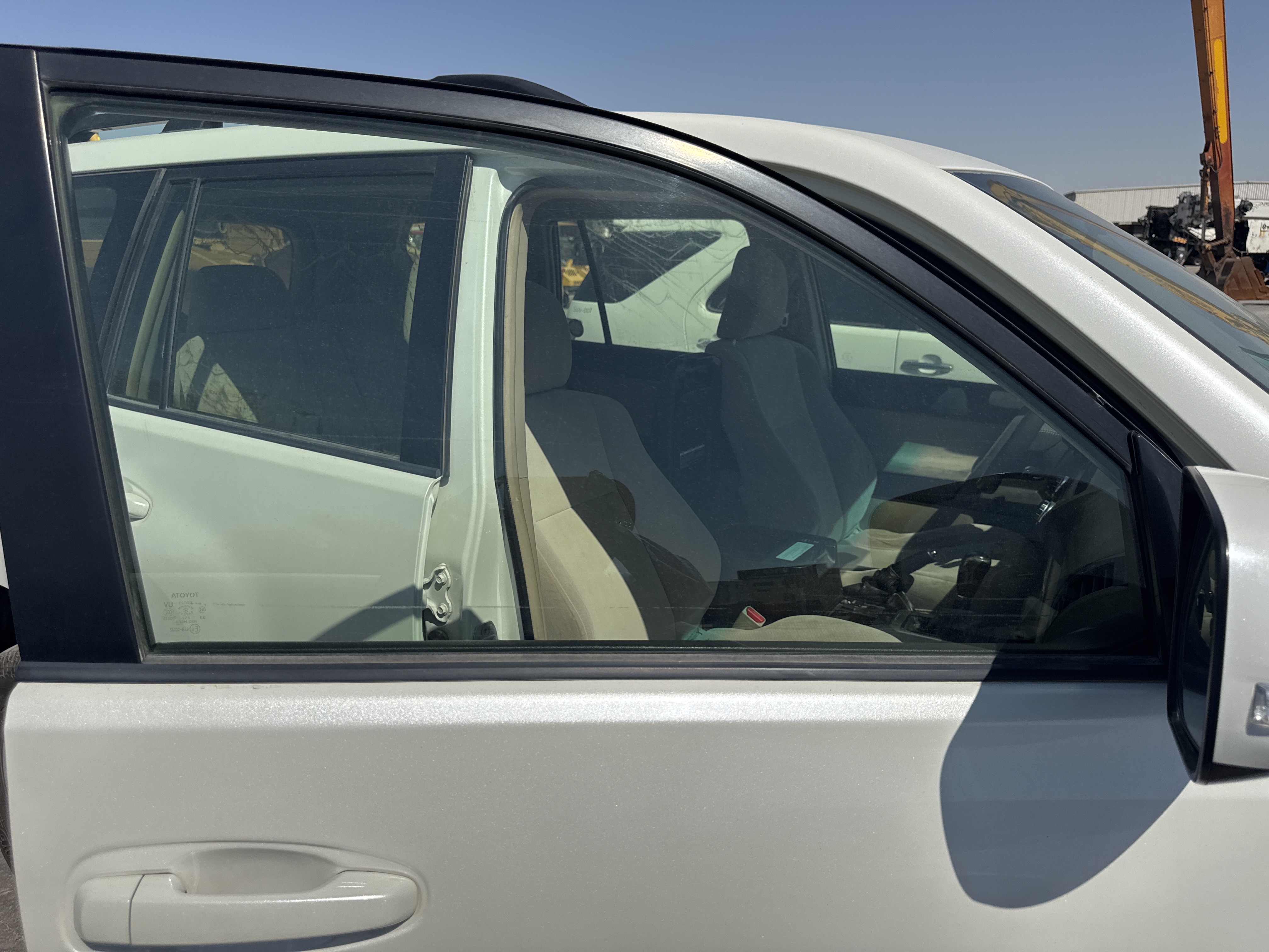SUV-004-تويوتا-Land-Cruiser-Prado-المركبات-الرياضية-فحص-المظهر-الخارجي-زجاج-الباب-الأمامي-الأيمن-1