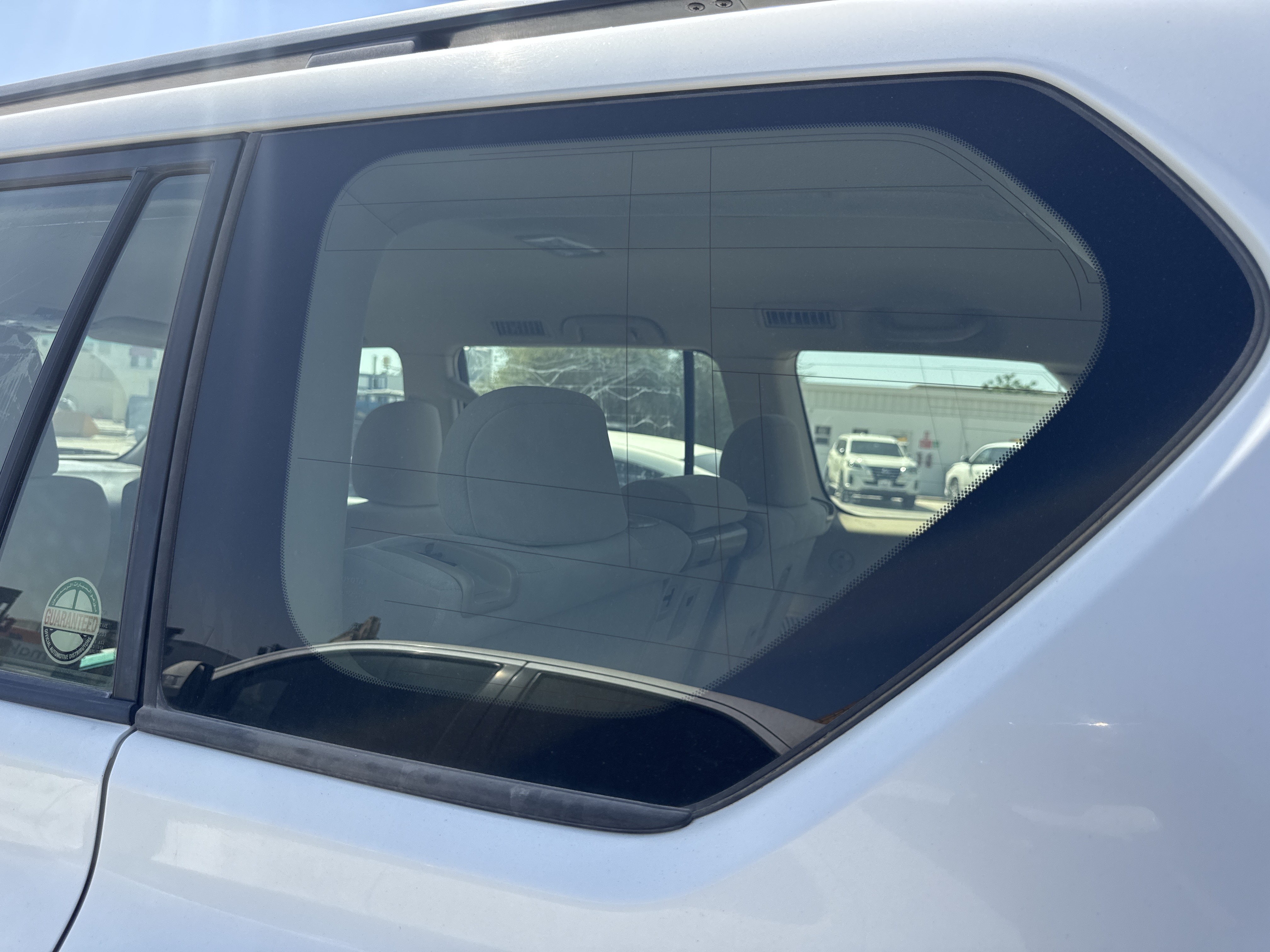SUV-004-تويوتا-Land-Cruiser-Prado-المركبات-الرياضية-فحص-المظهر-الخارجي-زجاج-الرفرف-الخلفي-الأيسر-1
