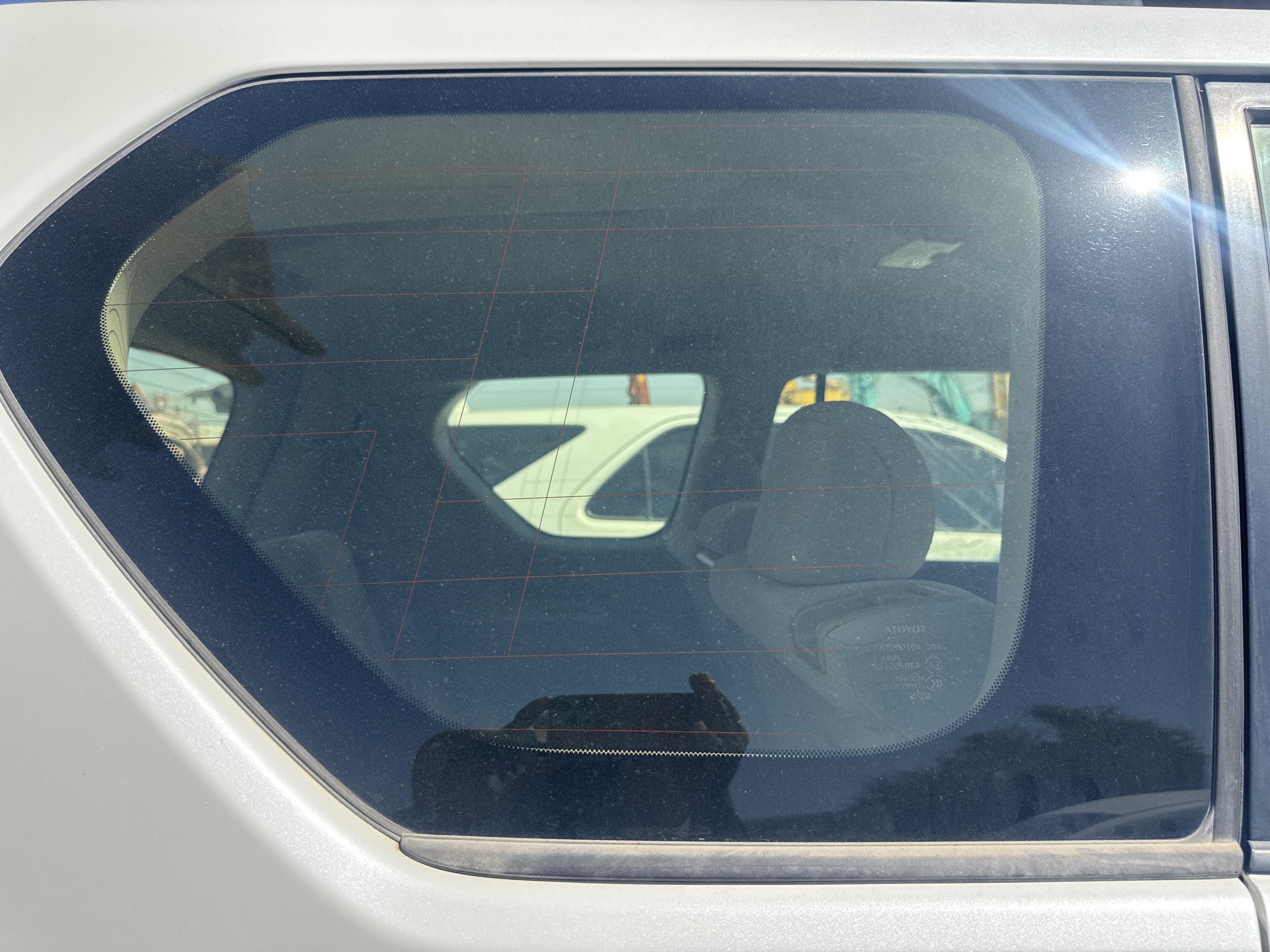 SUV-004-تويوتا-Land-Cruiser-Prado-المركبات-الرياضية-فحص-المظهر-الخارجي-زجاج-الرفرف-الخلفي-الأيمن-1