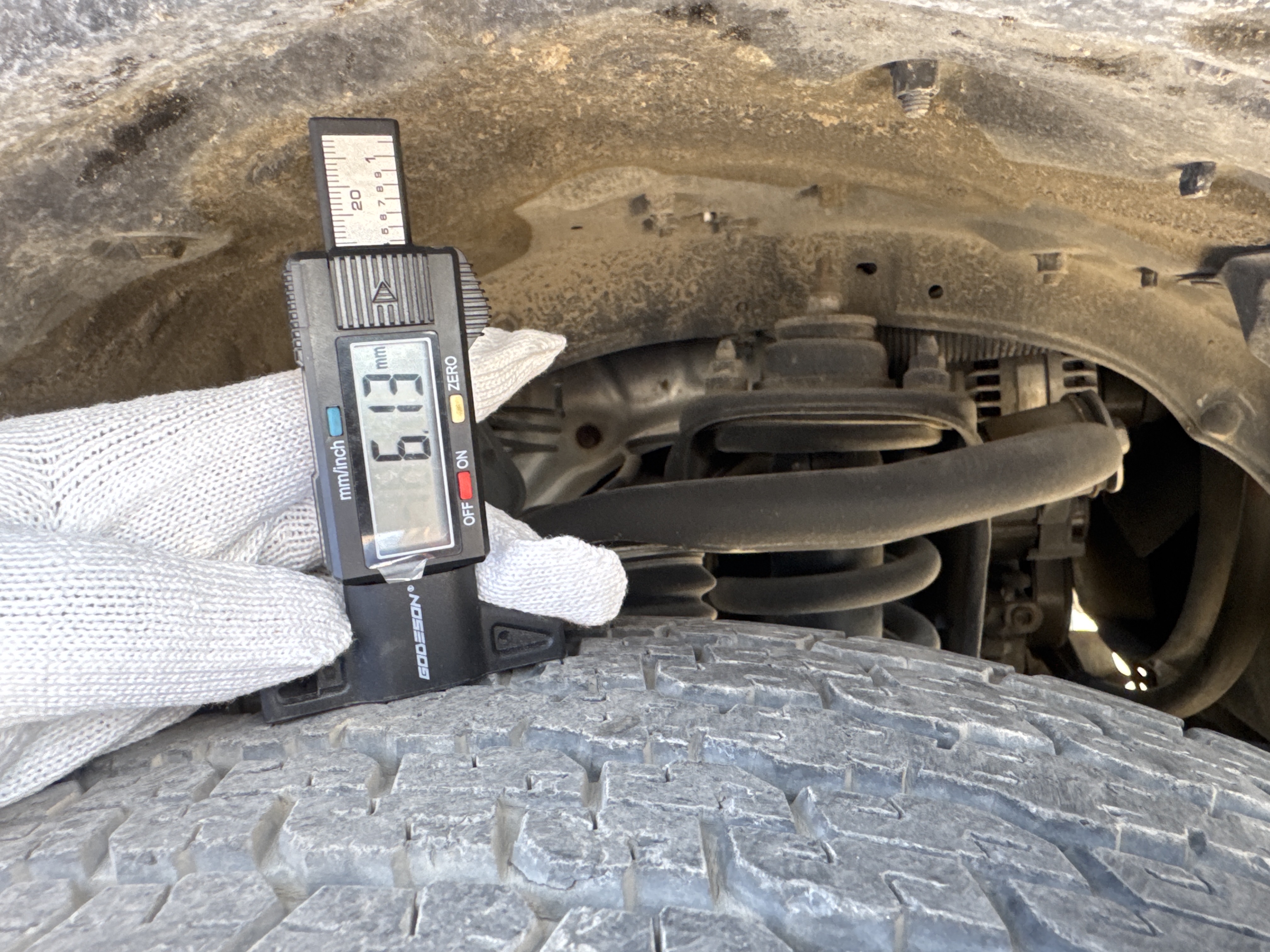SUV-003-تويوتا-Land-Cruiser-Prado-المركبات-الرياضية-فحص-الهيكل-الإطار-الأمامي-الأيمن---عمق-المداس-1