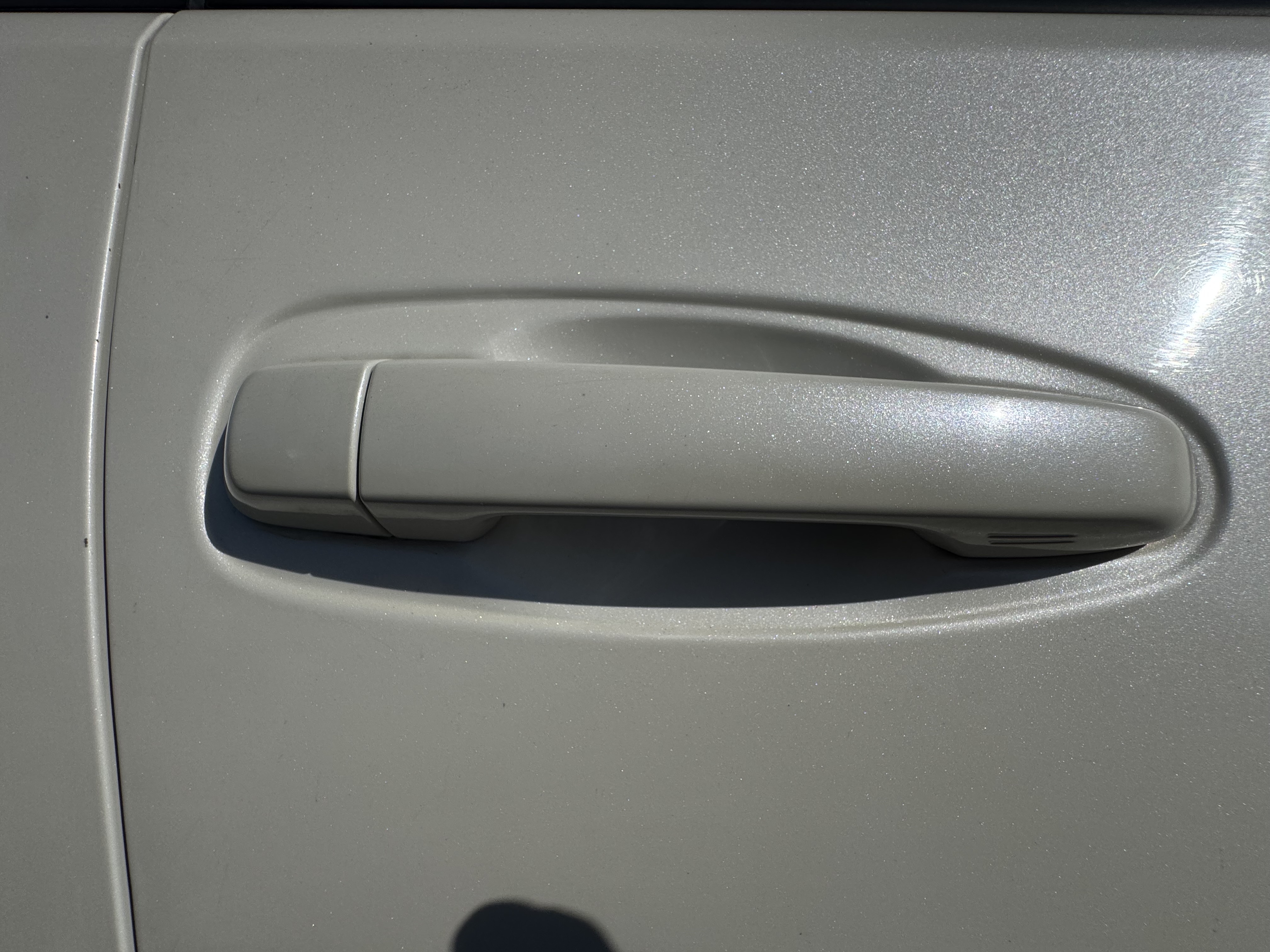 SUV-004-تويوتا-Land-Cruiser-Prado-المركبات-الرياضية-فحص-المظهر-الداخلي-قبضات-الباب-1
