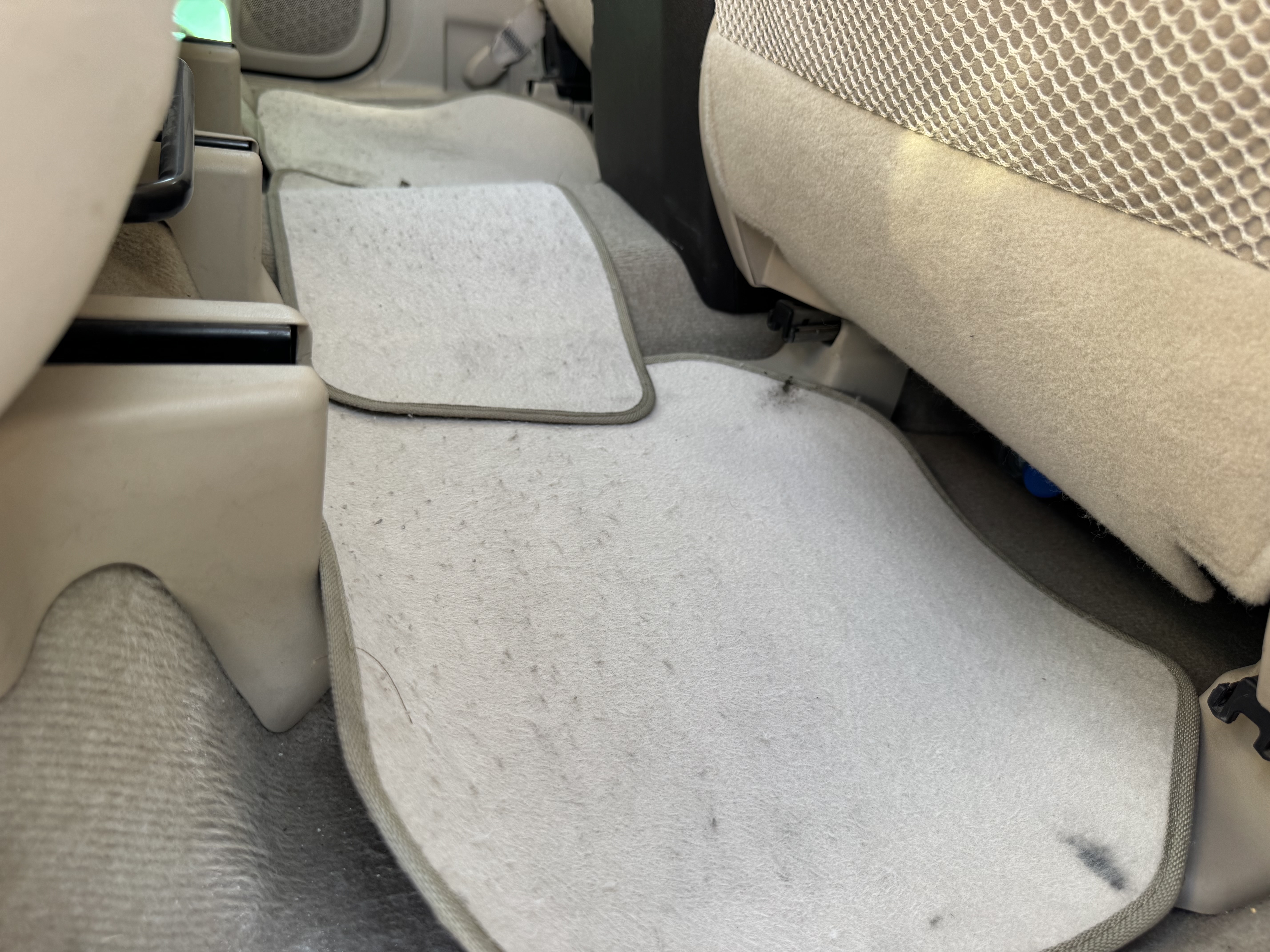 SUV-004-تويوتا-Land-Cruiser-Prado-المركبات-الرياضية-فحص-المظهر-الداخلي-دعاسات-أرضية-1