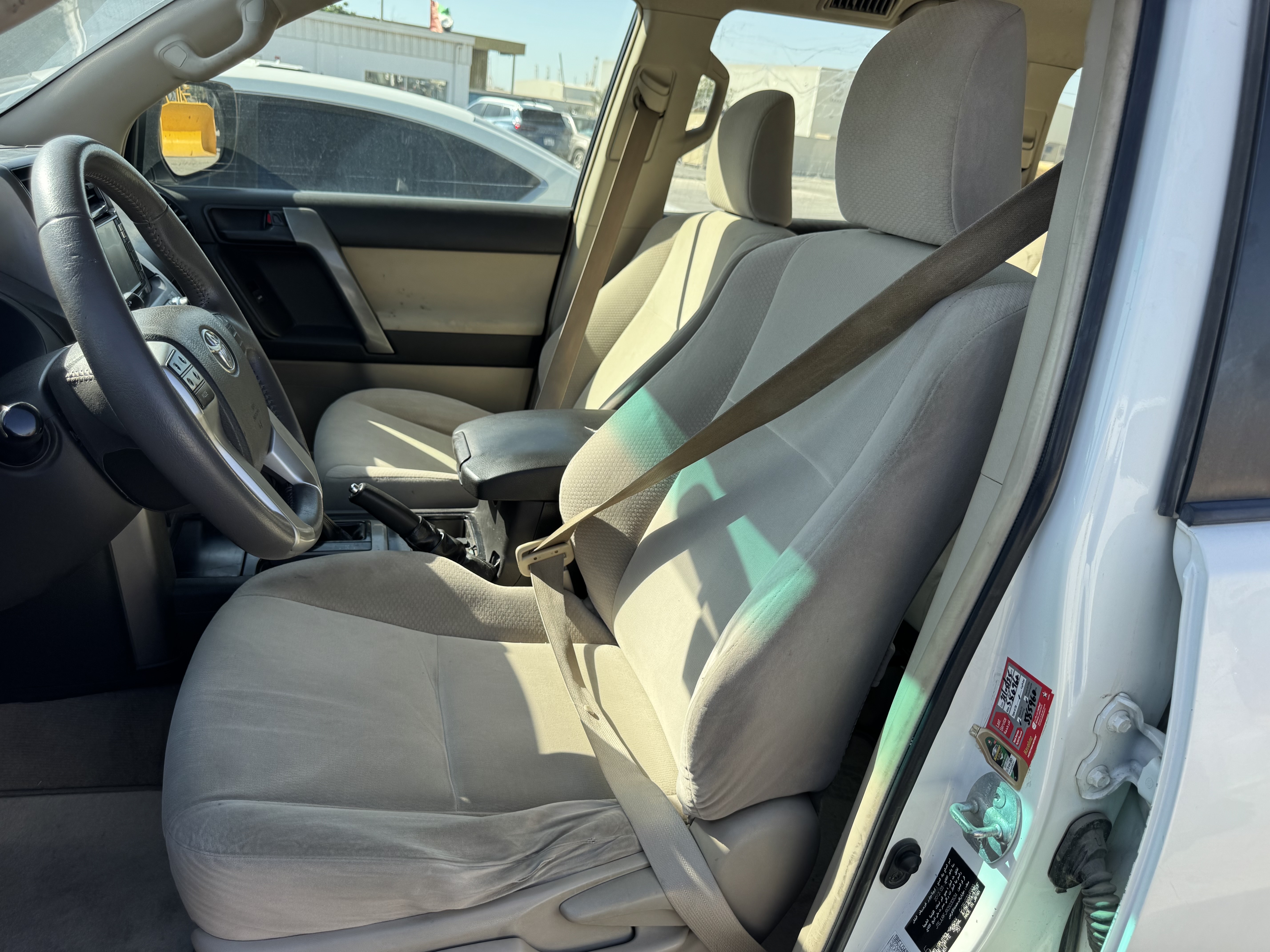 SUV-004-تويوتا-Land-Cruiser-Prado-المركبات-الرياضية-فحص-المظهر-الداخلي-مقعد-السائق-1
