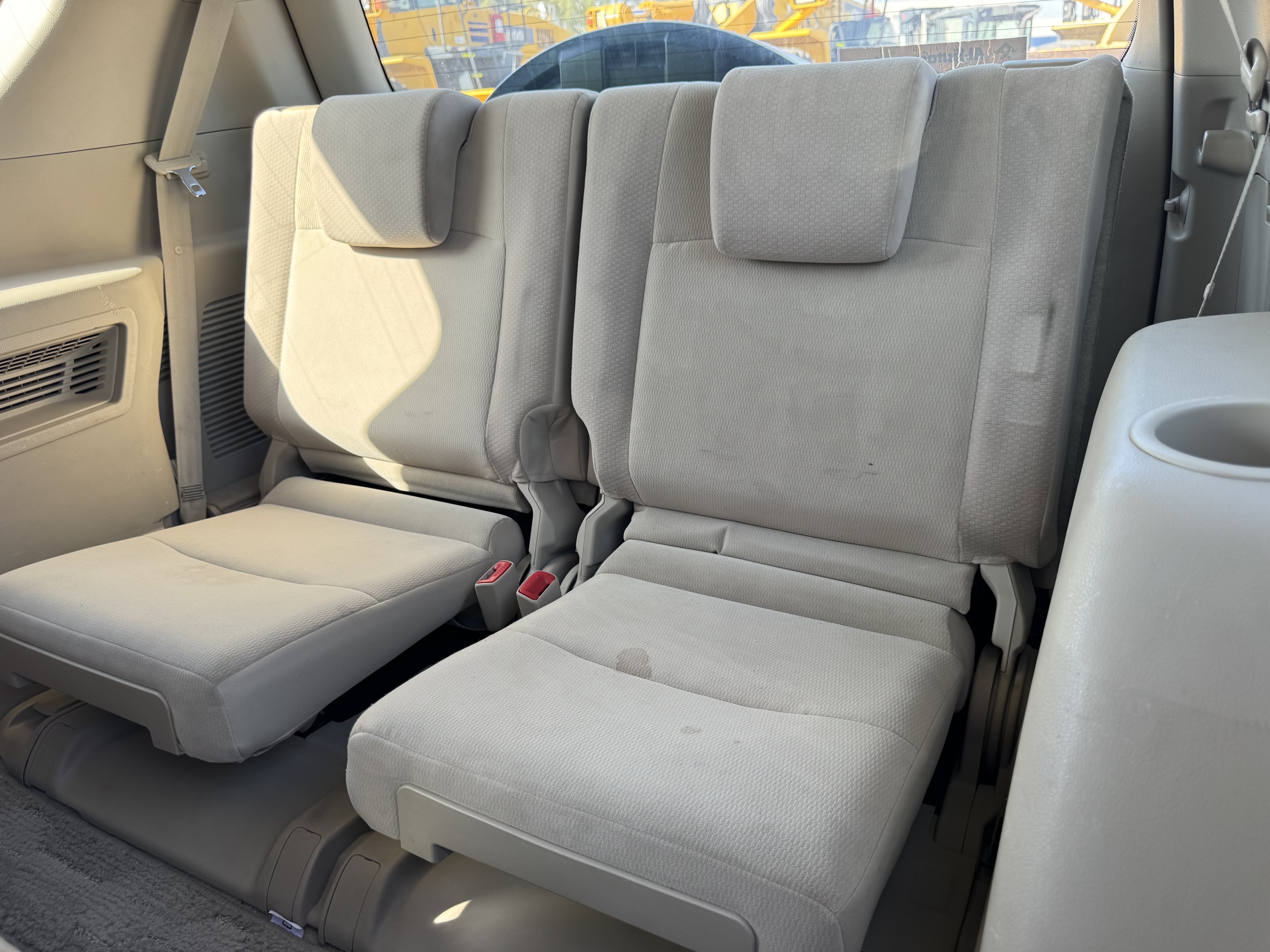 SUV-004-تويوتا-Land-Cruiser-Prado-المركبات-الرياضية-فحص-المظهر-الداخلي-المقعد-الخلفي-الثالث-1