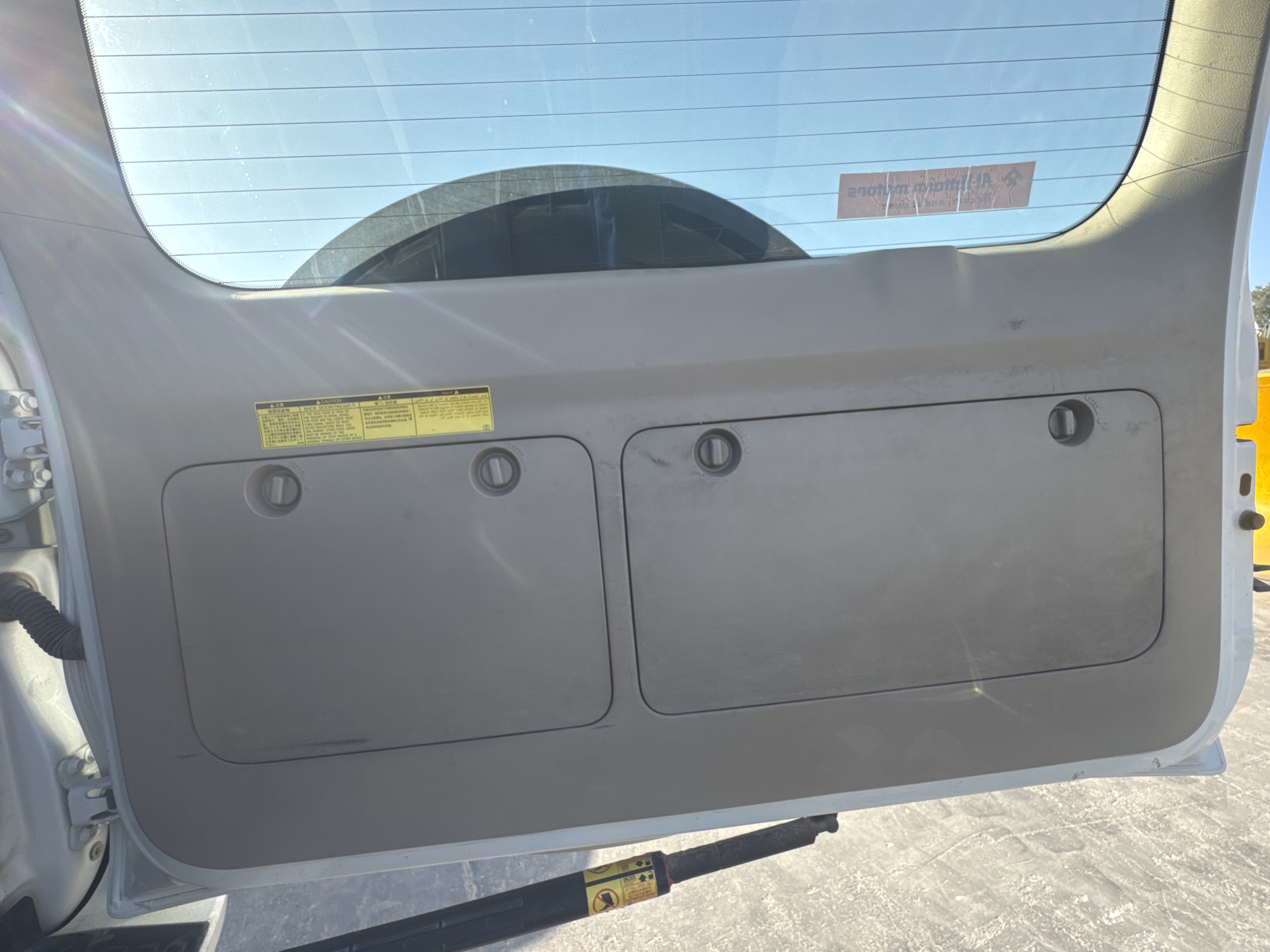 SUV-004-تويوتا-Land-Cruiser-Prado-المركبات-الرياضية-فحص-المظهر-الداخلي-بطانة-الأبواب-الداخلية-1