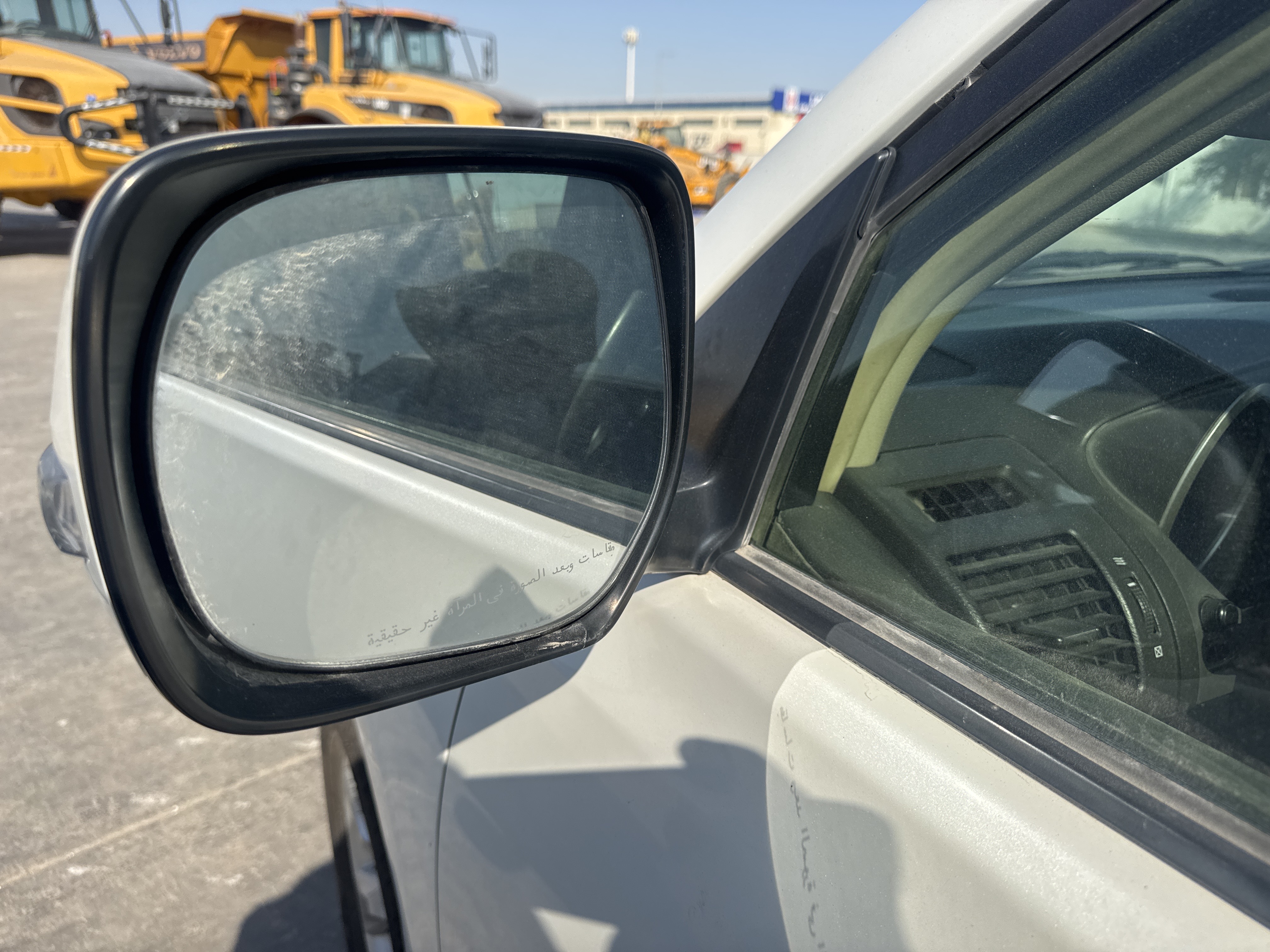 SUV-004-تويوتا-Land-Cruiser-Prado-المركبات-الرياضية-فحص-المظهر-الخارجي-المراية-الجانبية-اليسار-2
