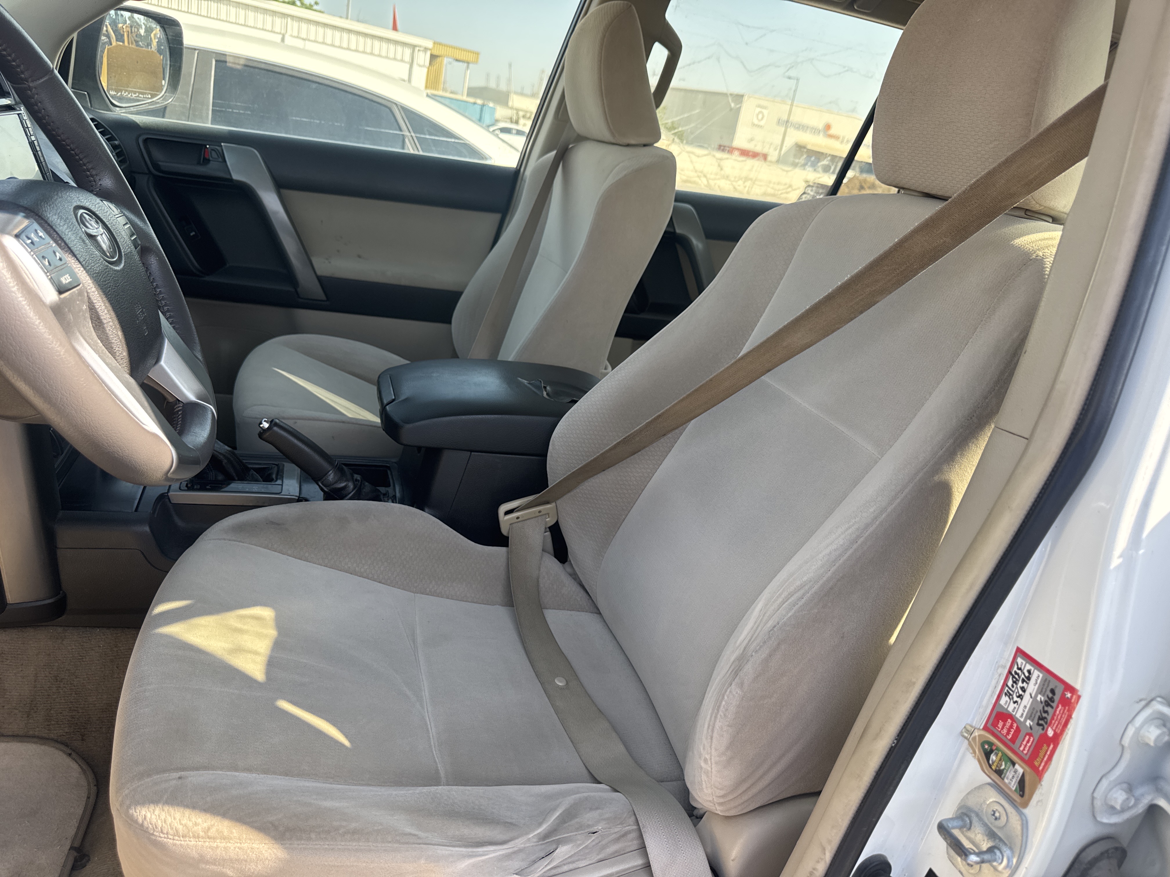 SUV-004-تويوتا-Land-Cruiser-Prado-المركبات-الرياضية-فحص-المظهر-الداخلي-أحزمة-الأمان-1