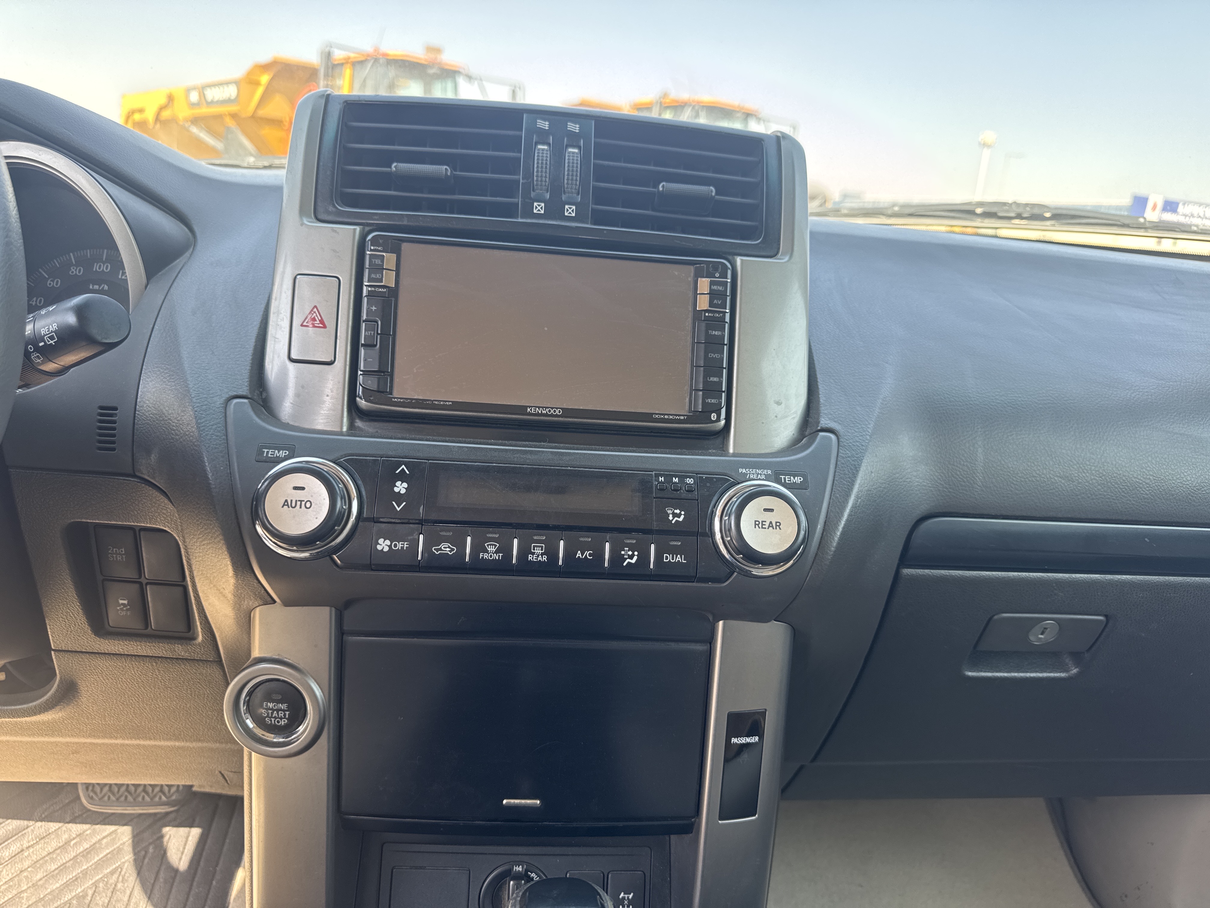 SUV-004-تويوتا-Land-Cruiser-Prado-المركبات-الرياضية-فحص-الإلكترونيات-الراديو-/-النظام-الصوتي-4