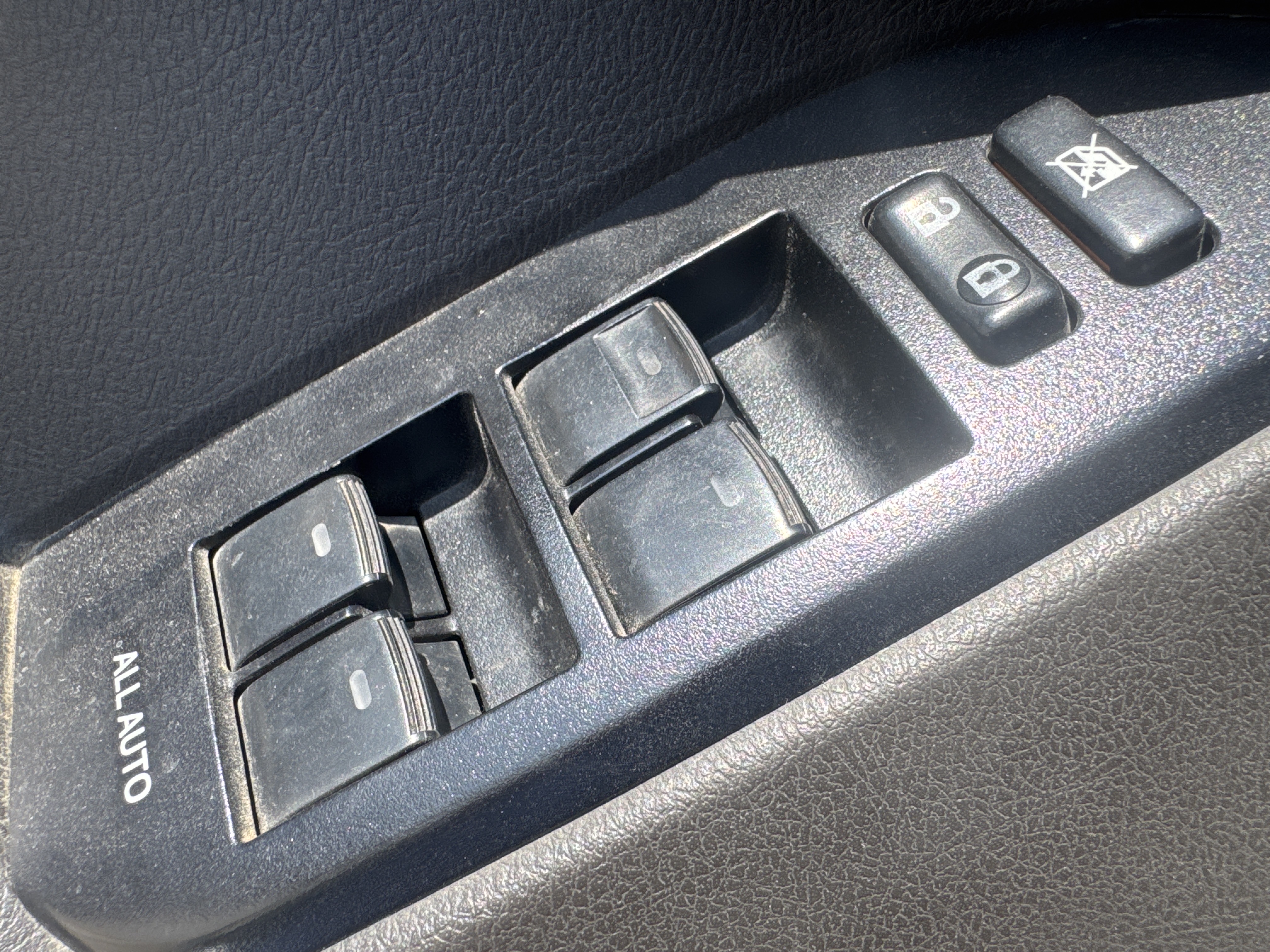 SUV-004-تويوتا-Land-Cruiser-Prado-المركبات-الرياضية-فحص-الإلكترونيات-النوافذ-الكهربائية-/-اليدوية-1