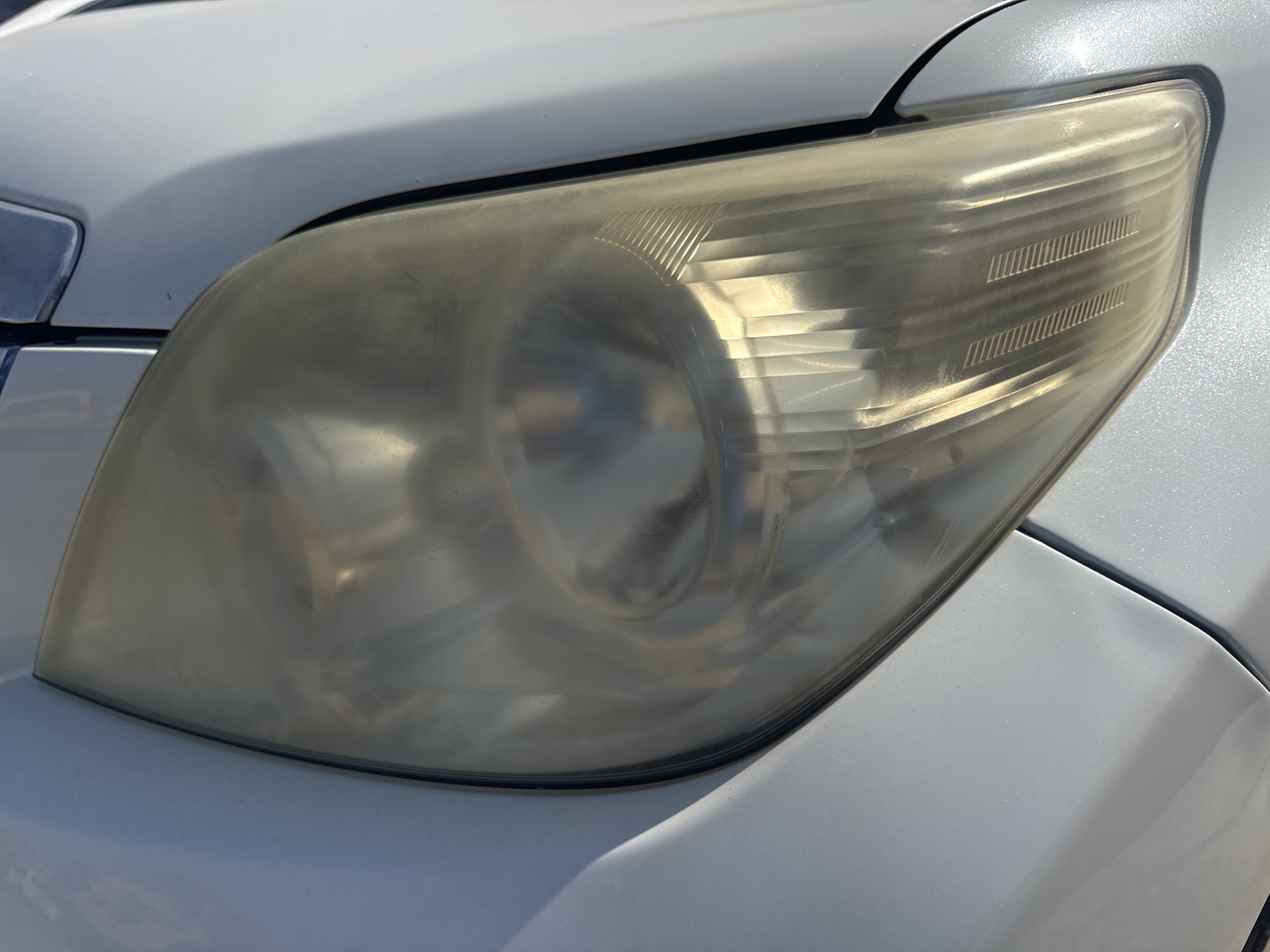 SUV-004-تويوتا-Land-Cruiser-Prado-المركبات-الرياضية-فحص-الإلكترونيات-المصابيح-الأمامية-1