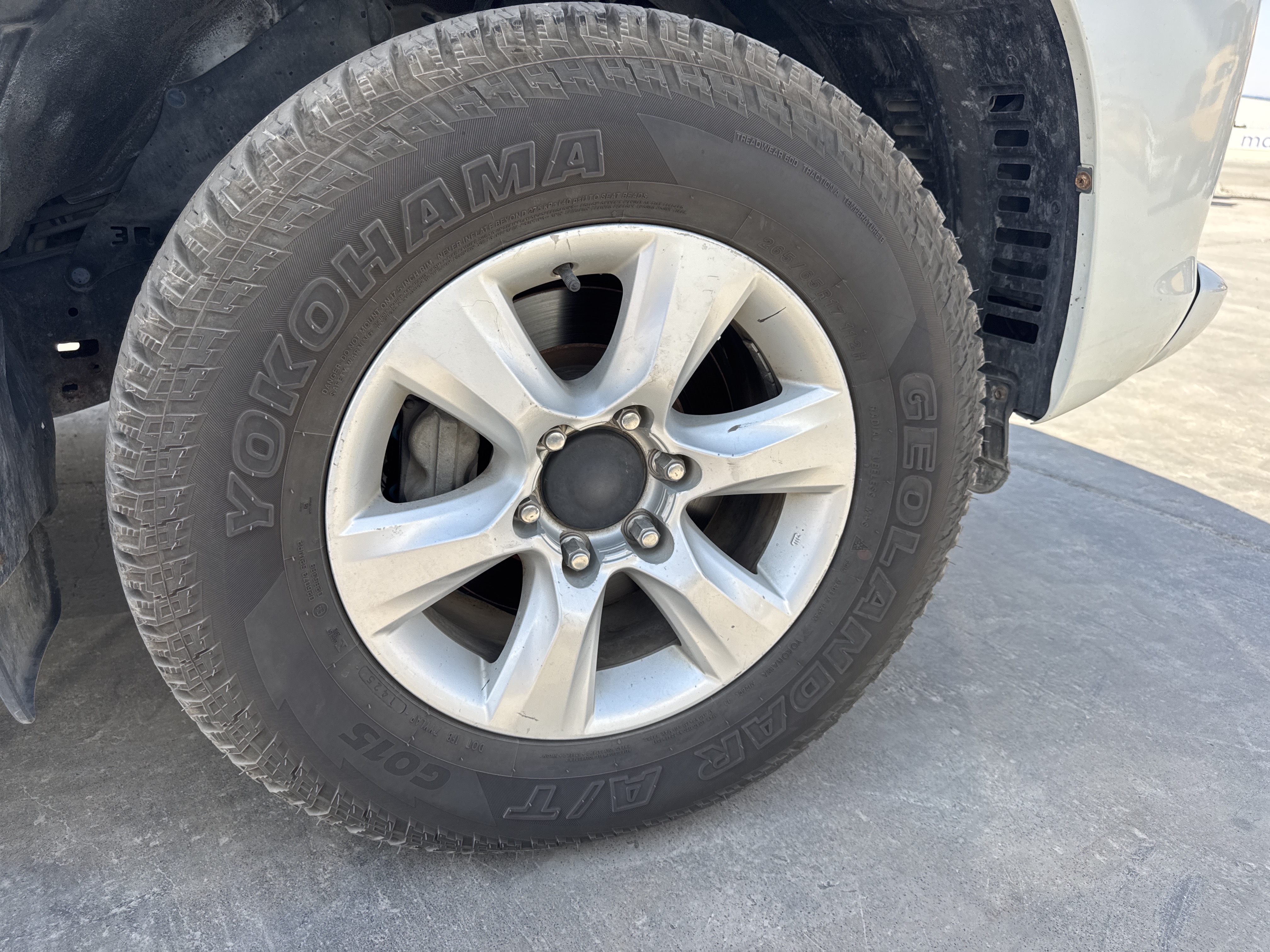 SUV-004-تويوتا-Land-Cruiser-Prado-المركبات-الرياضية-فحص-الهيكل-الجنط-الأمامي-الأيمن-/-الرنج-1