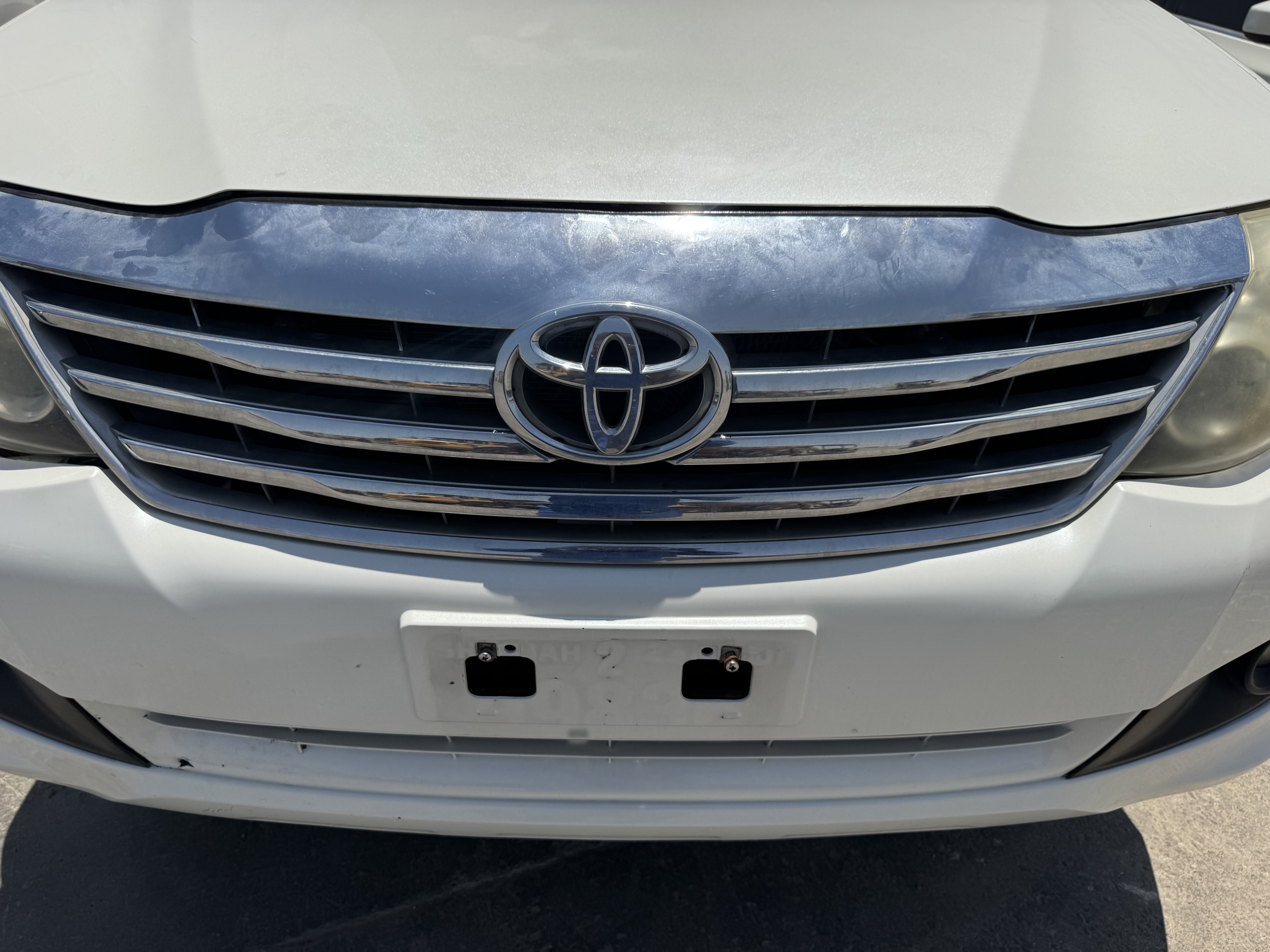 SUV-001-Toyota-Fortuner-SUVs-inspection-Exterior-Front-grille-and-bumper-1