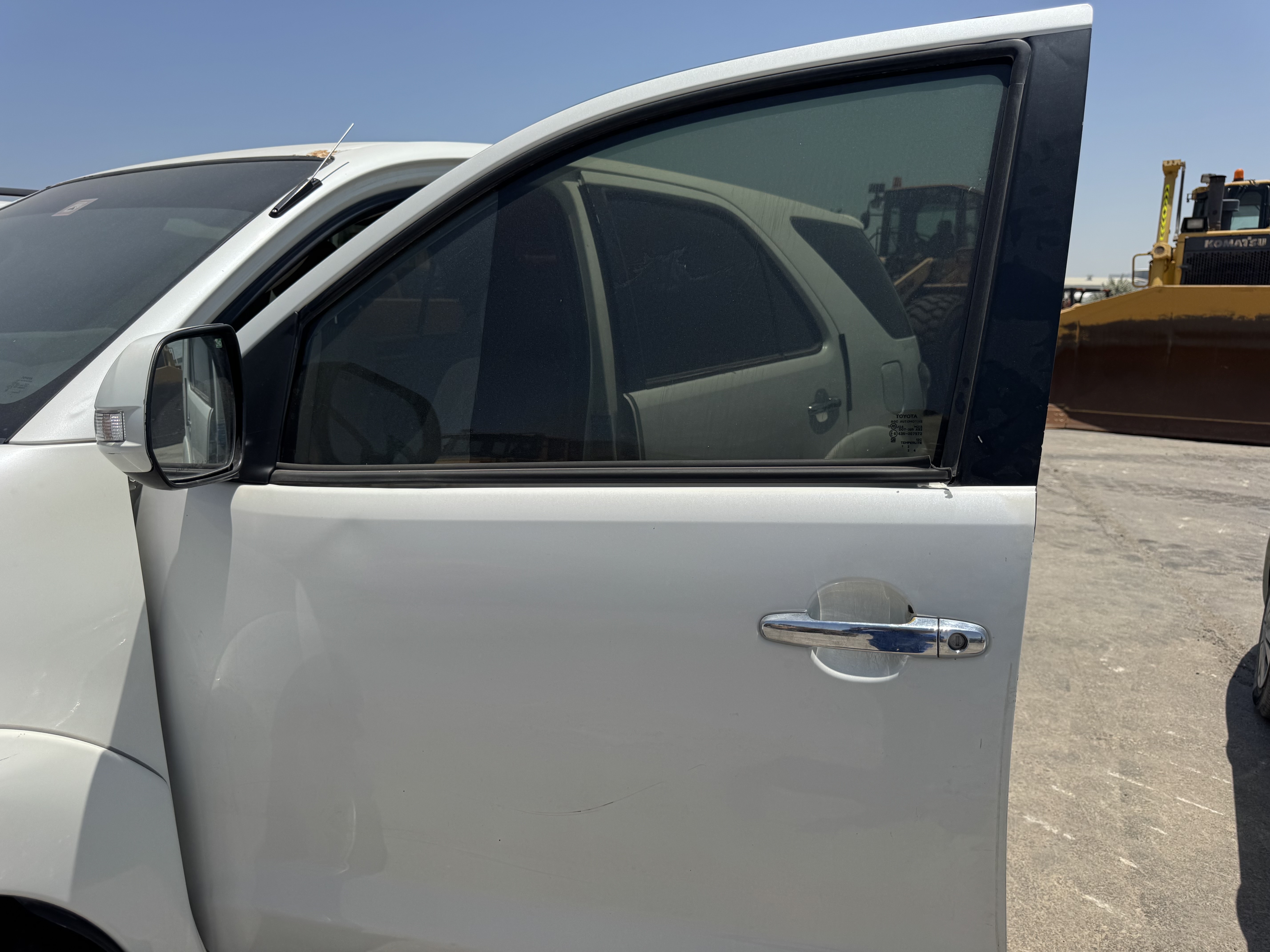 SUV-001-Toyota-Fortuner-SUVs-inspection-Exterior-Front-left-door-1