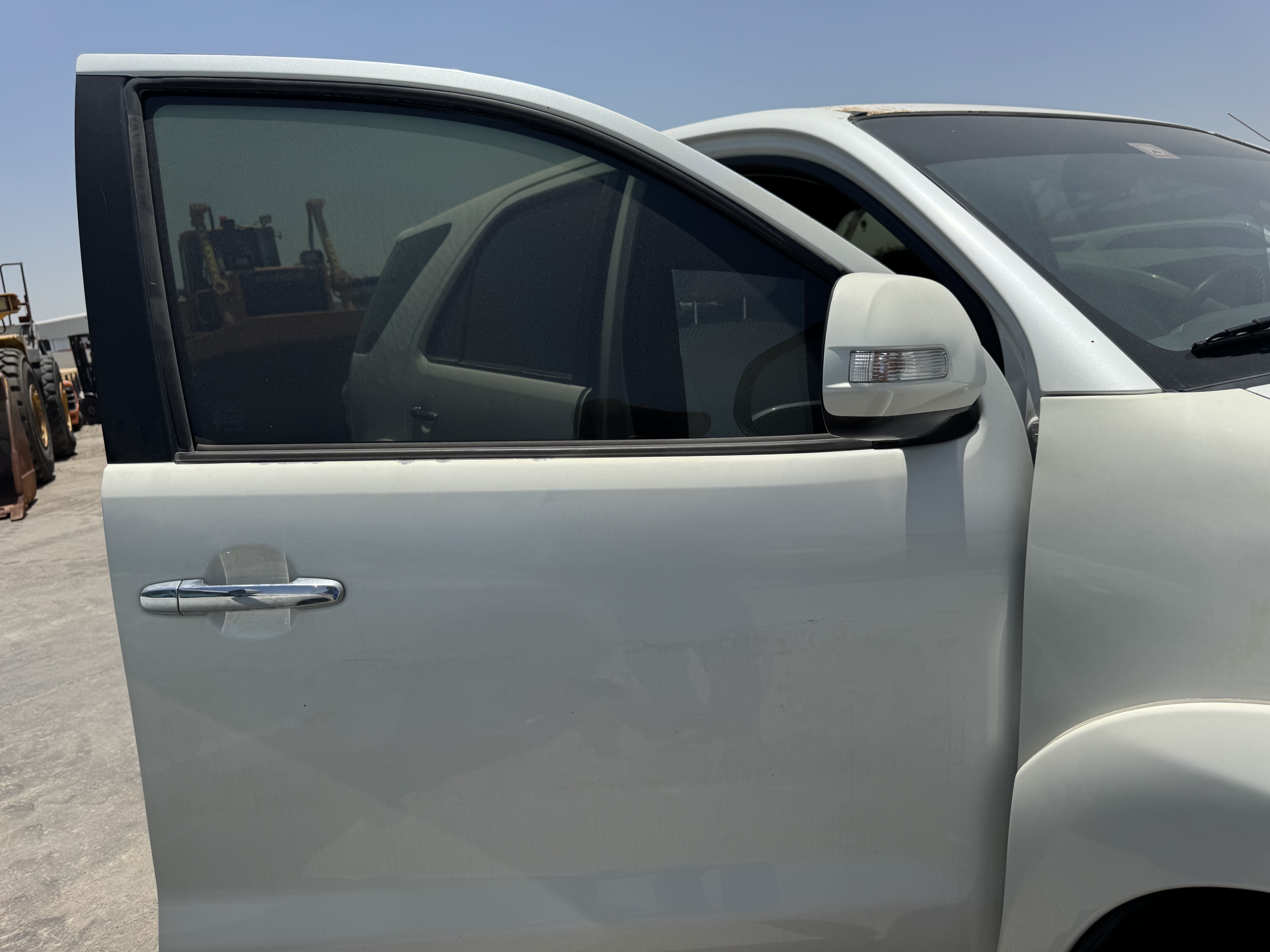SUV-001-Toyota-Fortuner-SUVs-inspection-Exterior-Front-right-door-1