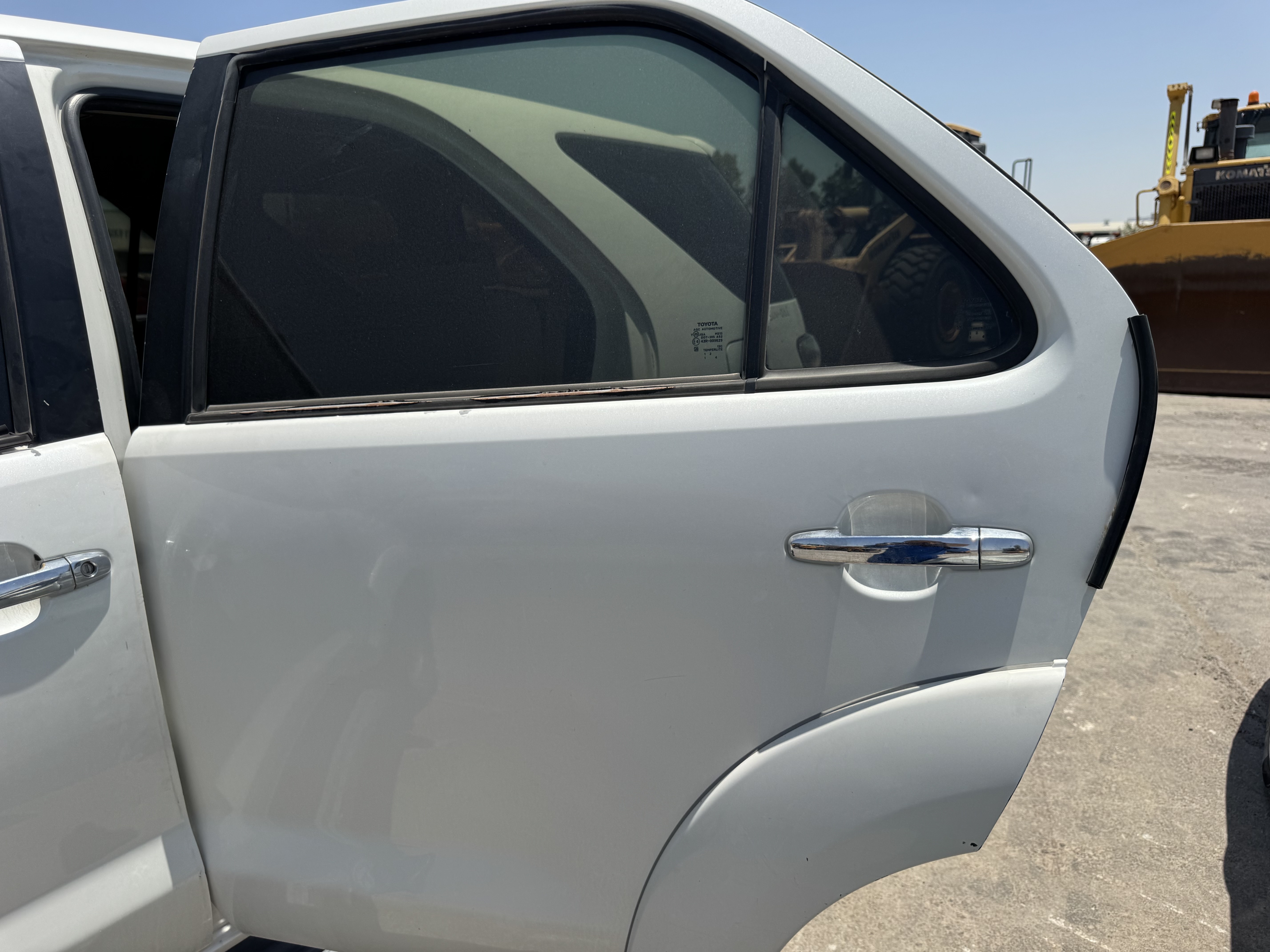 SUV-001-Toyota-Fortuner-SUVs-inspection-Exterior-Rear-left-door-1