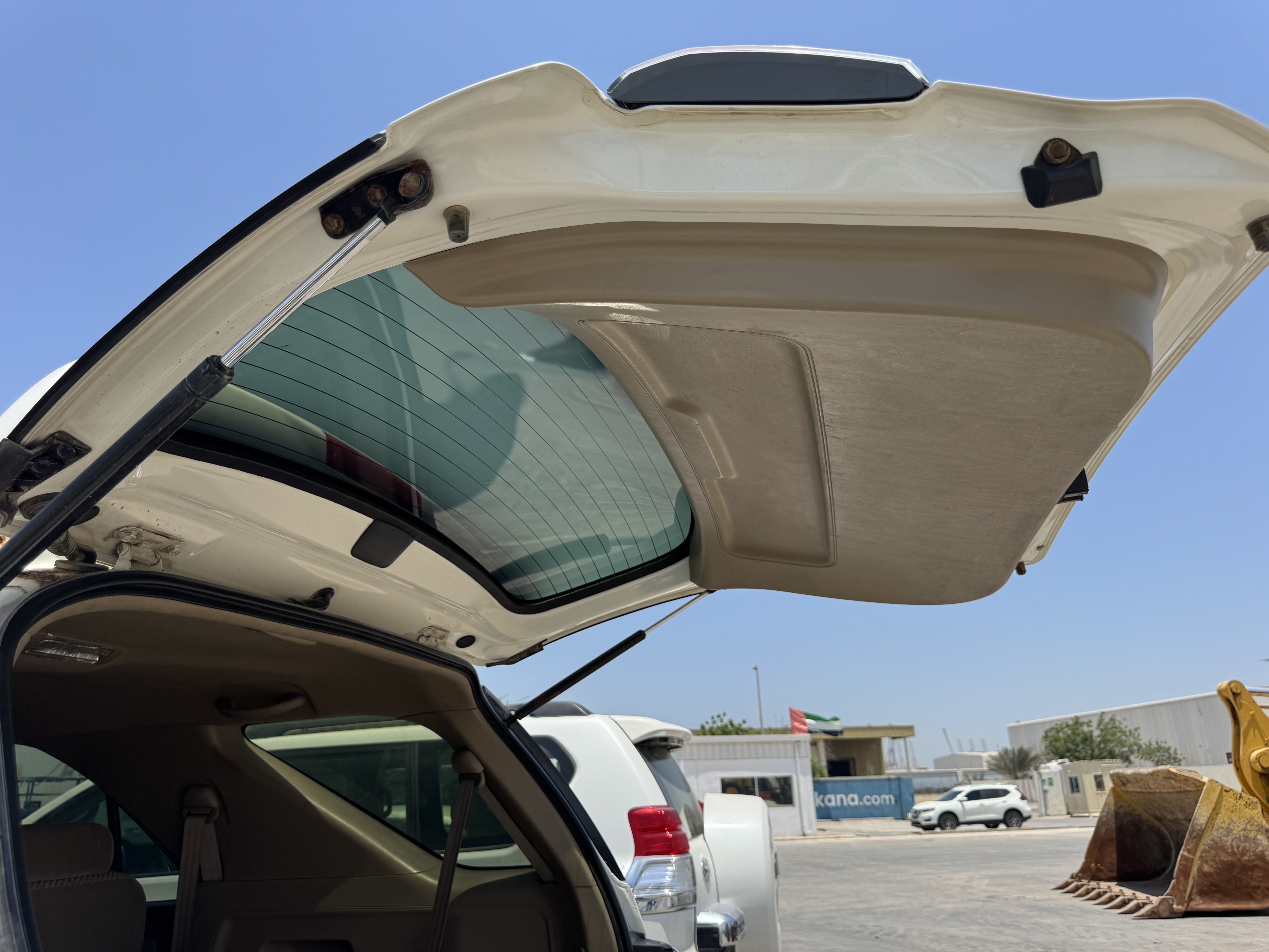 SUV-001-Toyota-Fortuner-SUVs-inspection-Exterior-Boot-door-1