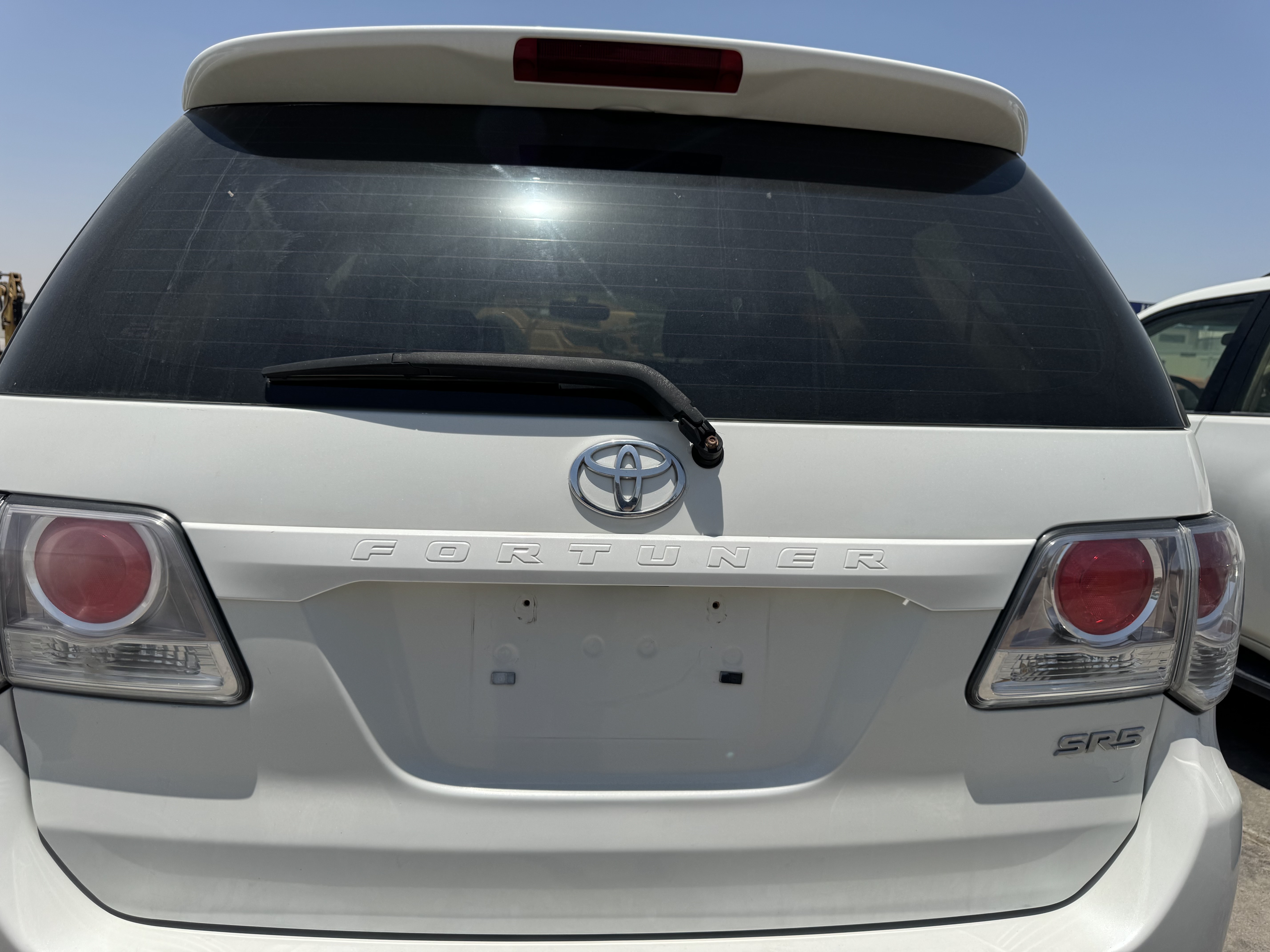 SUV-001-Toyota-Fortuner-SUVs-inspection-Exterior-Boot-door-1