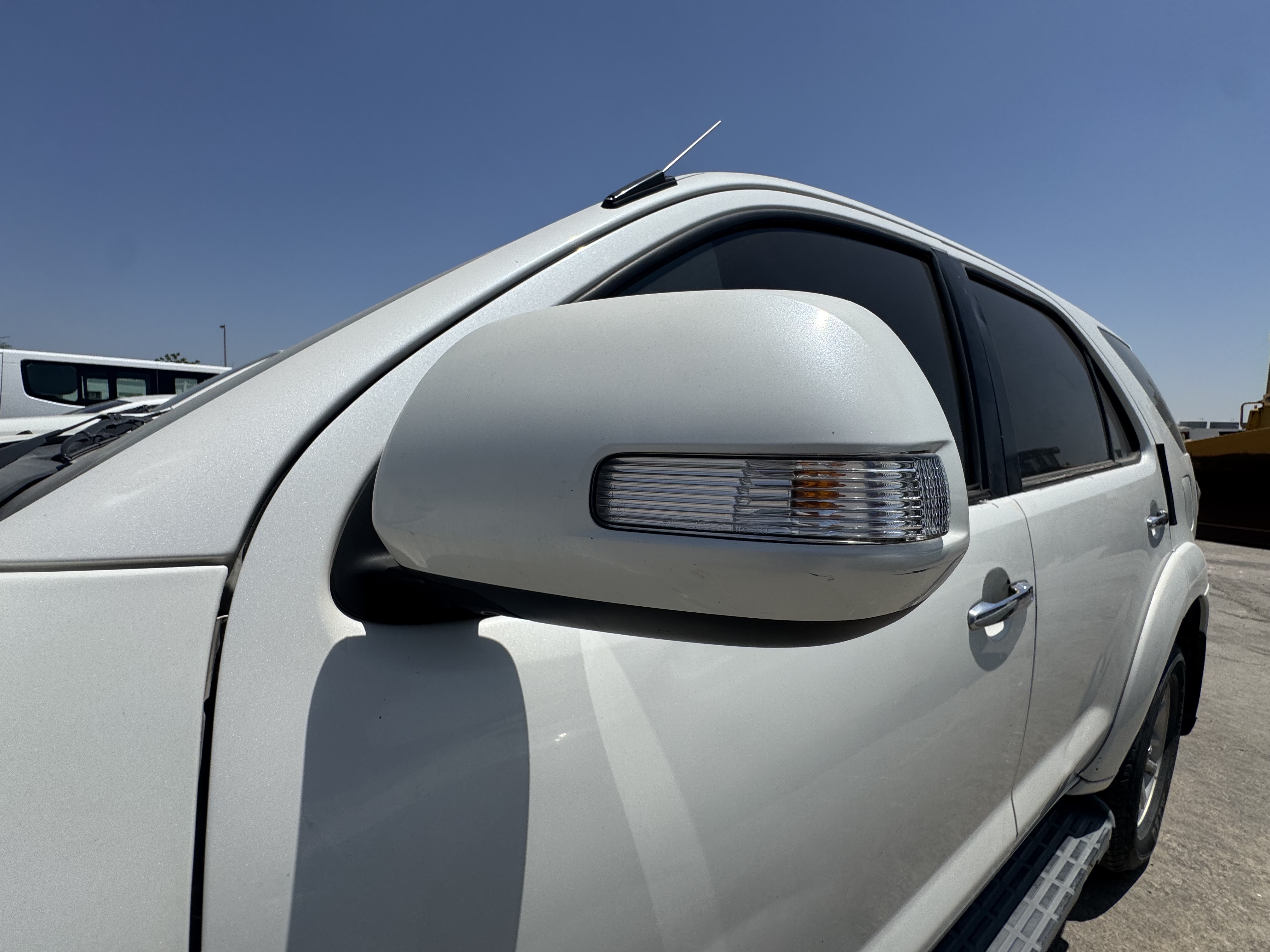 SUV-001-Toyota-Fortuner-SUVs-inspection-Exterior-Left-side-mirror-1