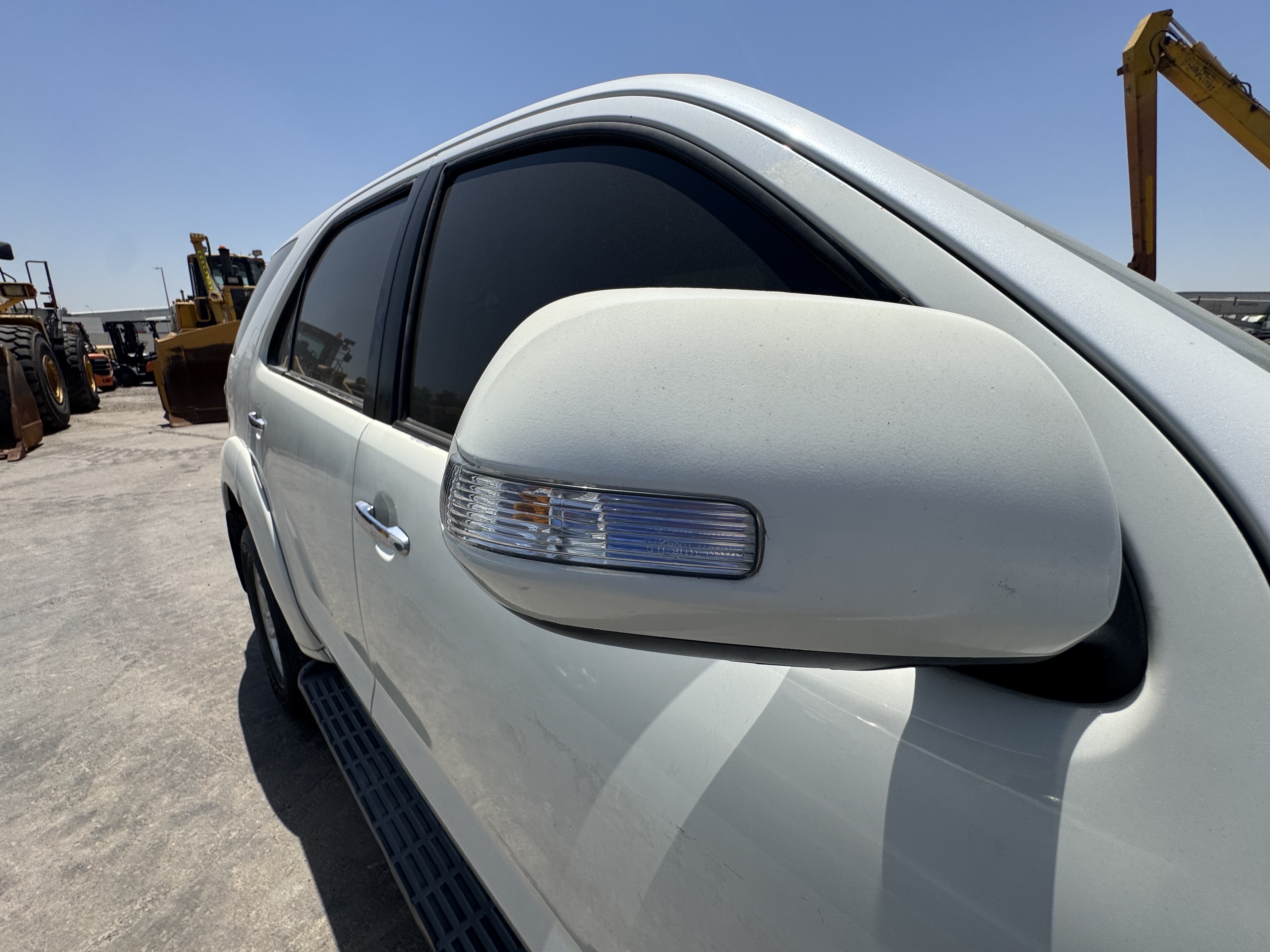 SUV-001-Toyota-Fortuner-SUVs-inspection-Exterior-Right-side-mirror-1