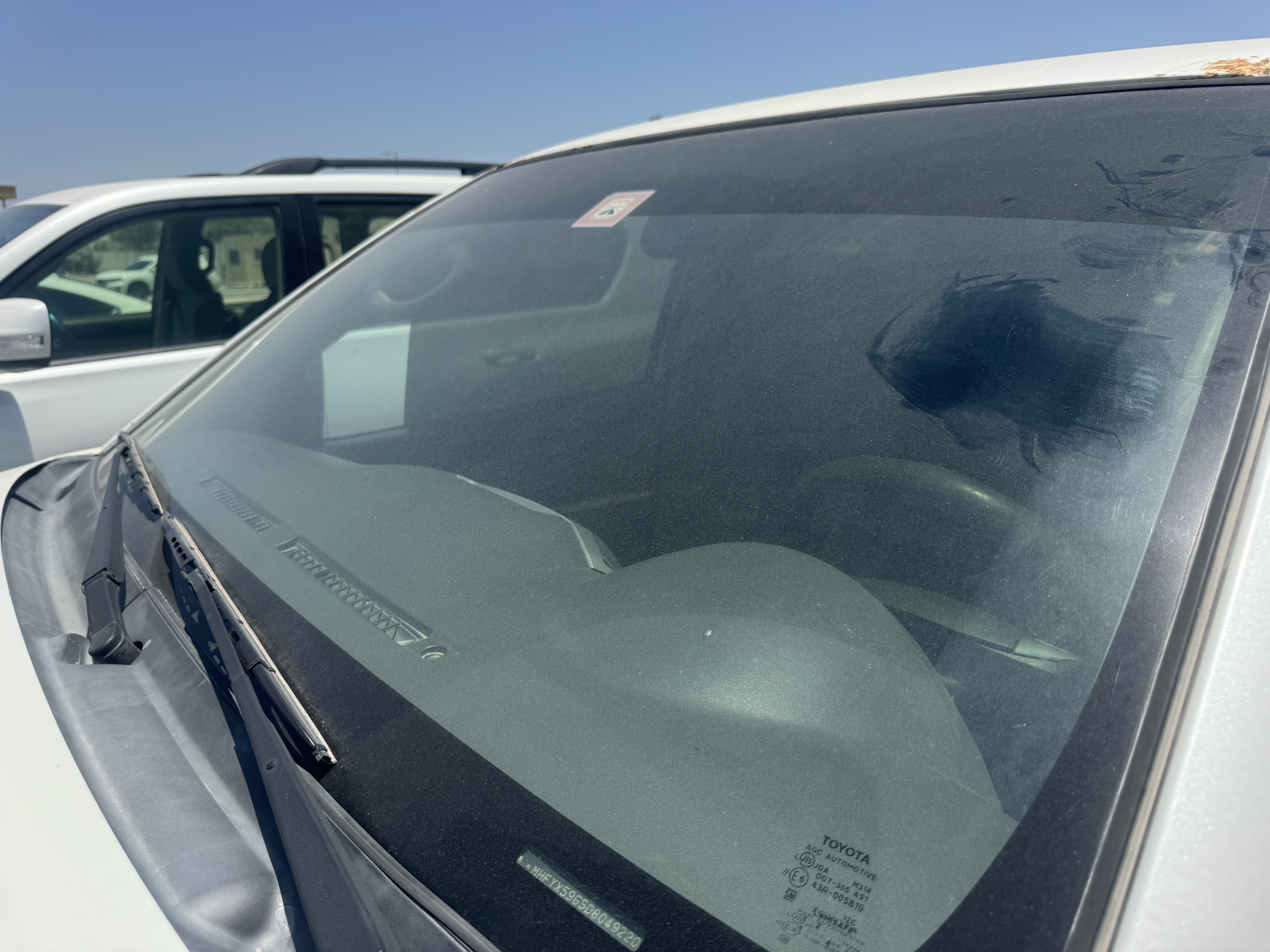 SUV-001-Toyota-Fortuner-SUVs-inspection-Exterior-Front-windshield-1